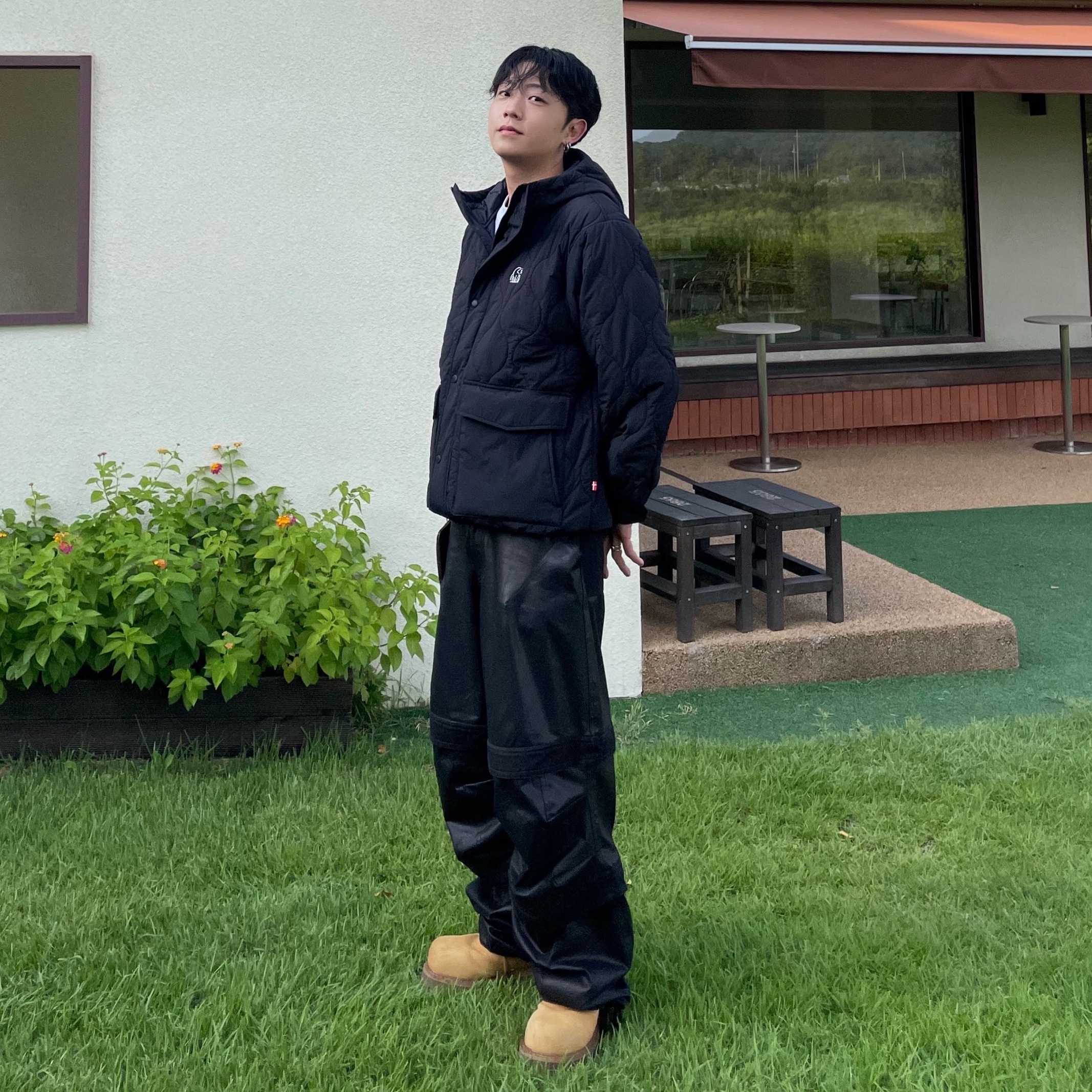 Farfromwhat Far Layered Work Pants Coated Black 착용 스타일 - 1