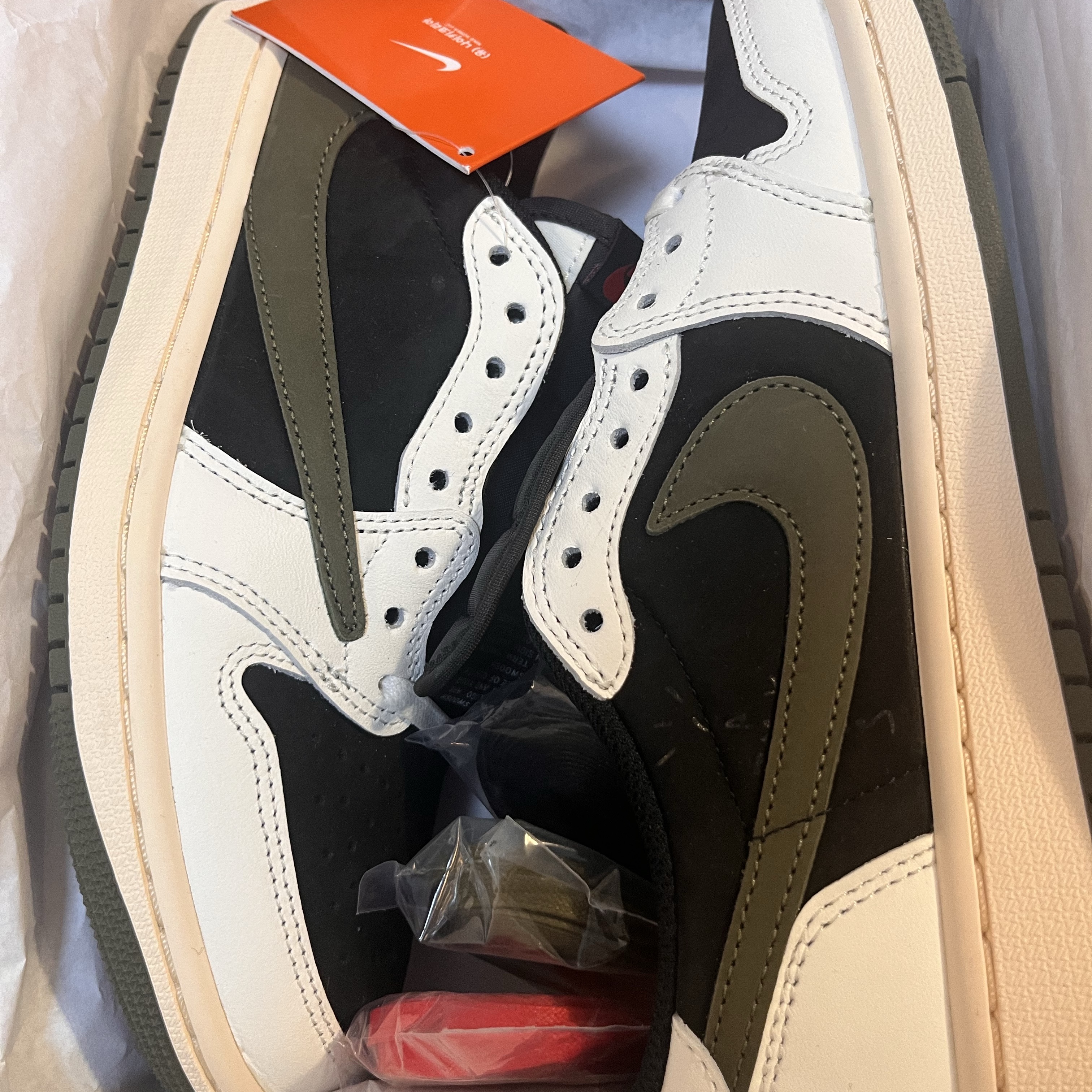 (W) Jordan 1 x Travis Scott Retro Low OG SP Medium Olive 착용 스타일 - 2
