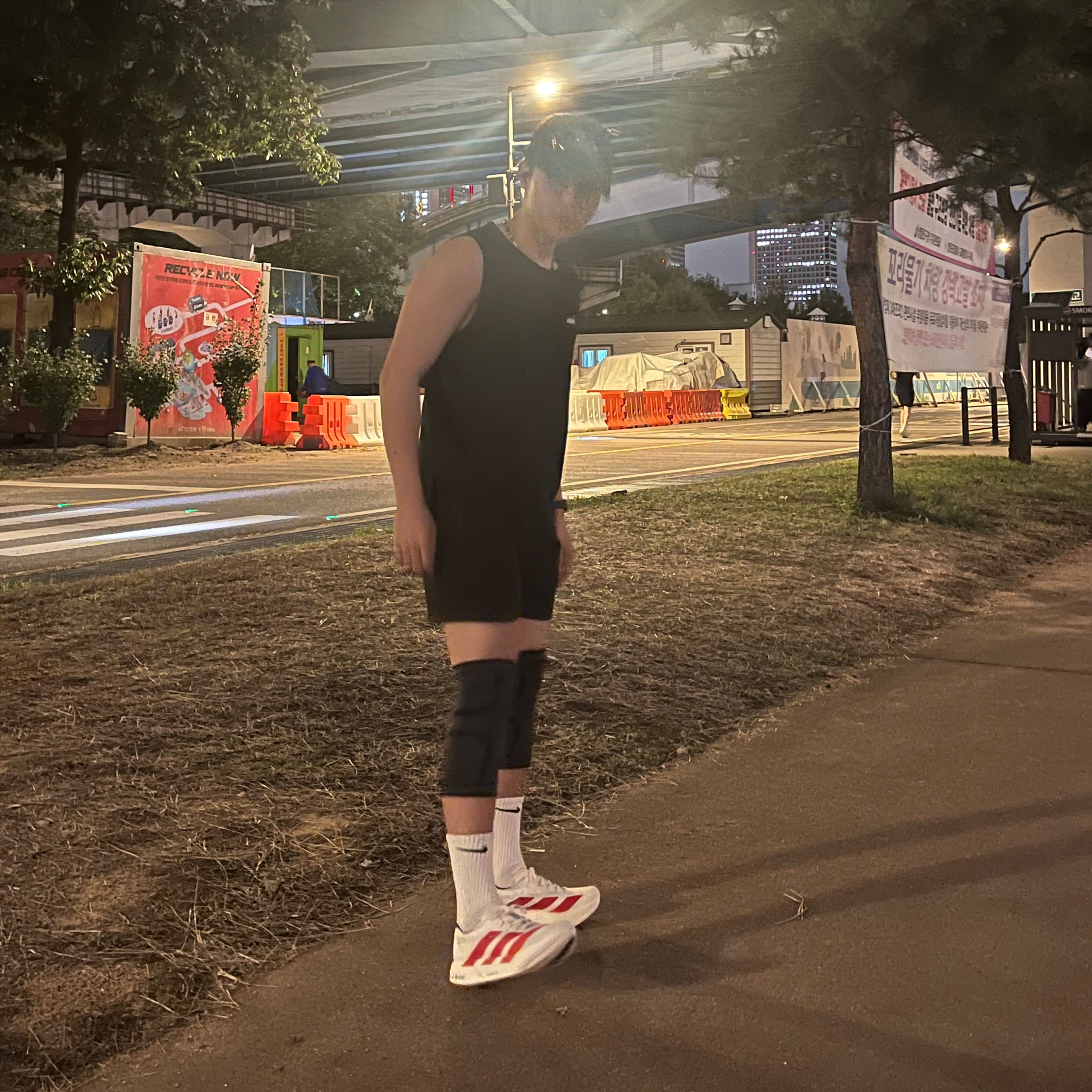 Adidas Adizero Adios Pro 4 Off White Better Scarlet 착용 스타일