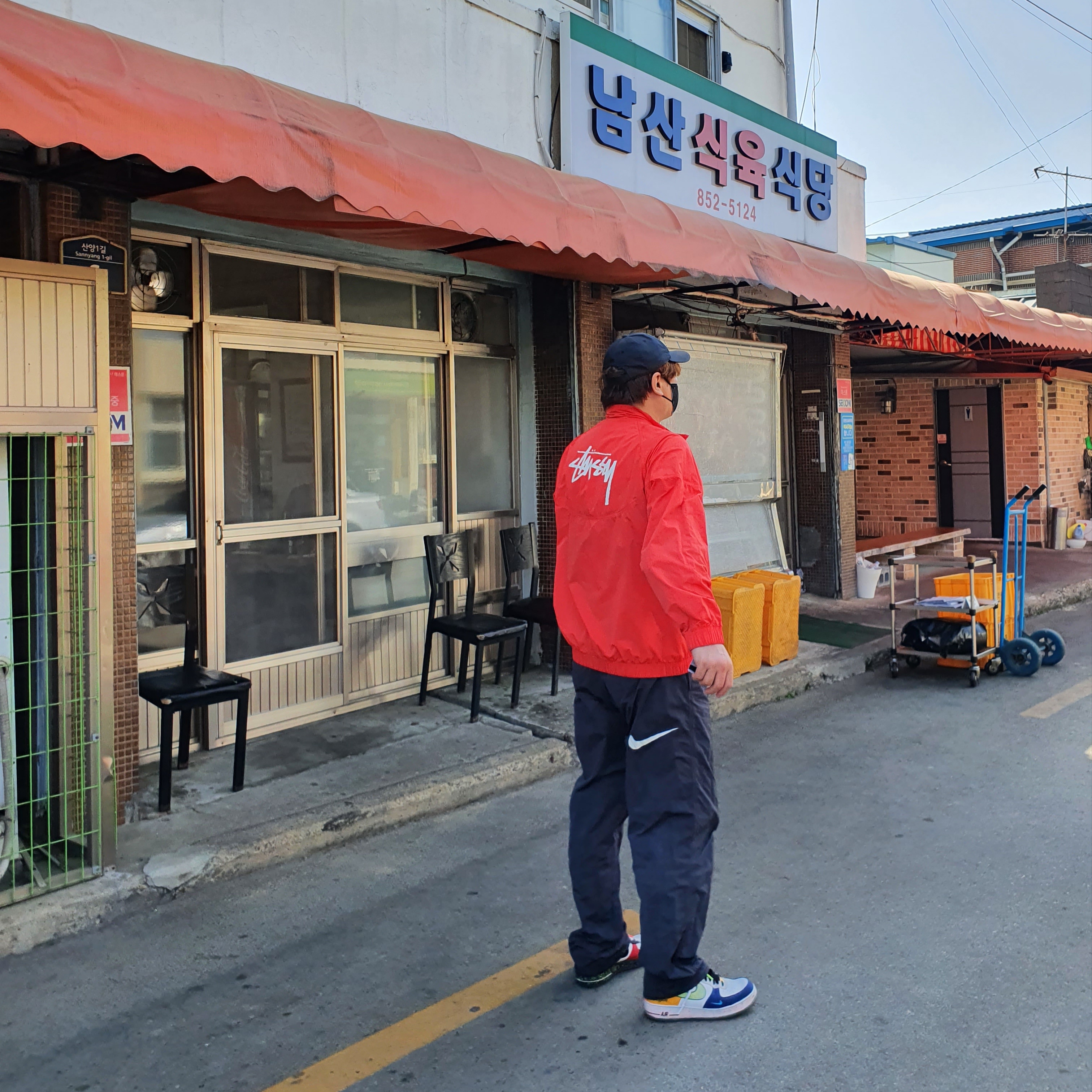 Nike x Stussy Windrunner Jacket Habanero Red, Nike x Stussy Beach Pants Off Noir 착용 스타일