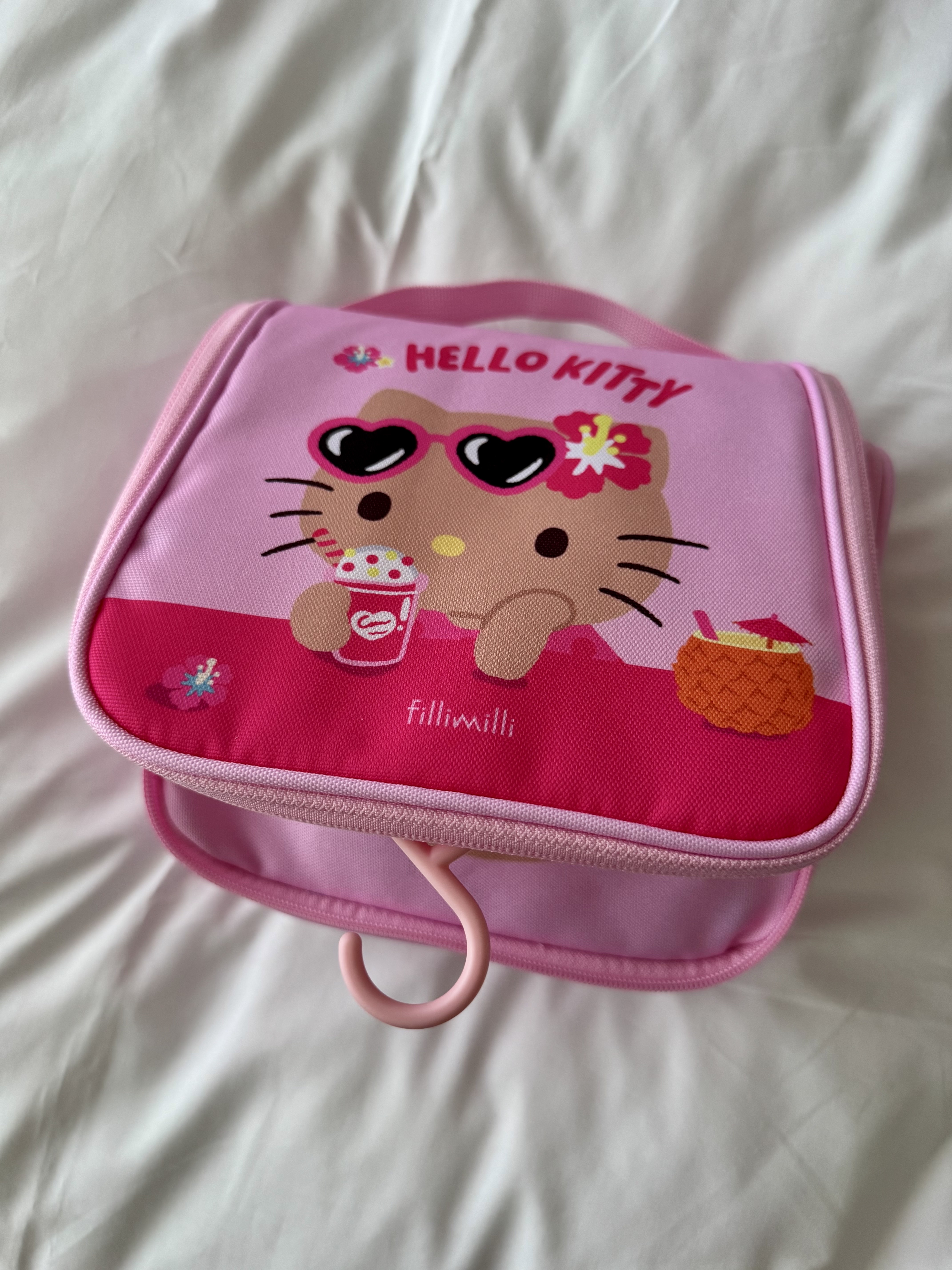 Sanrio x Fillimilli Tanning Hello Kitty Travel Pouch Pink 착용 스타일 - 1