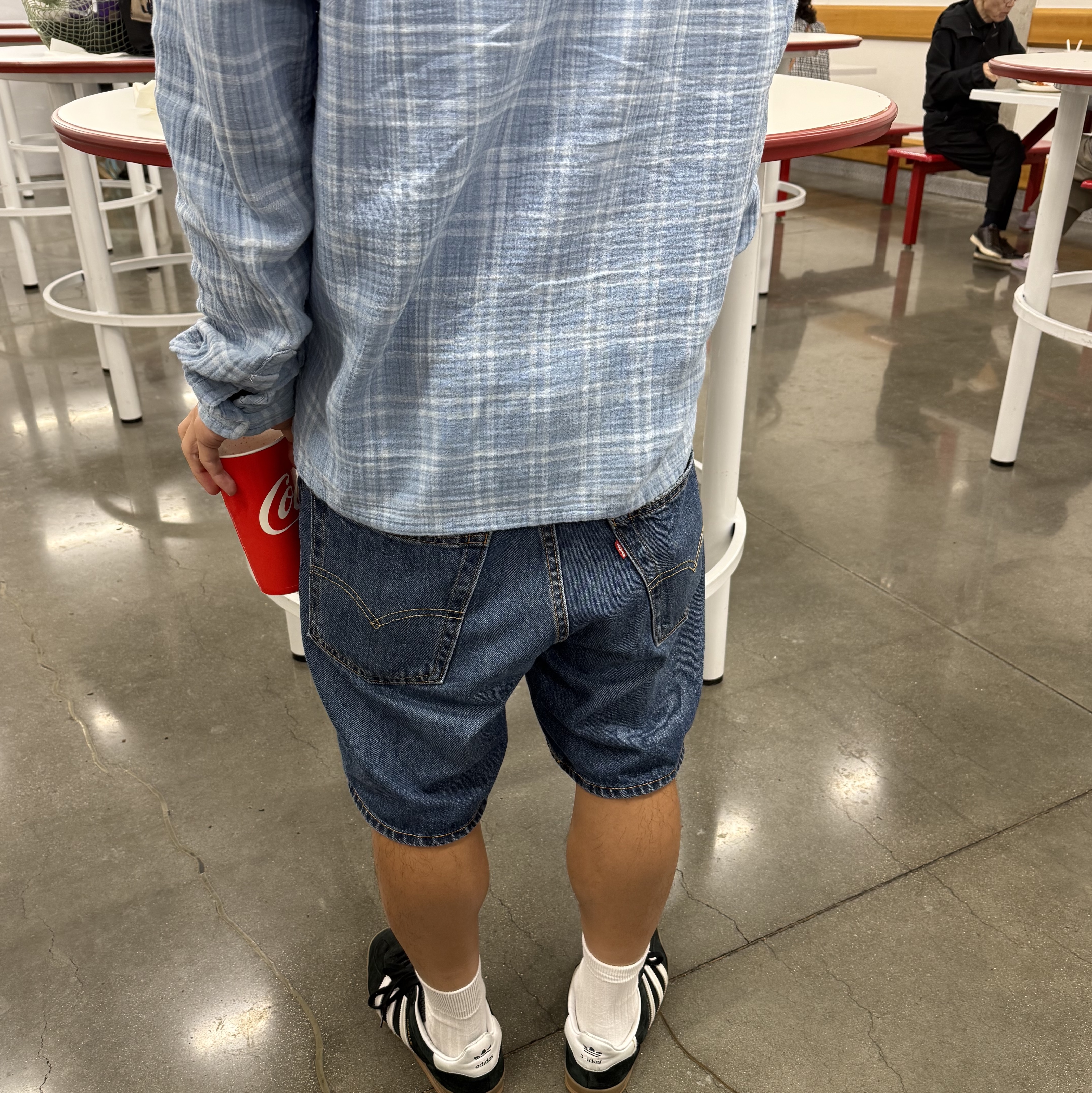 Levi's 469 Loose Short Medium Indigo, Adidas Gazelle Indoor Core Black 착용 스타일