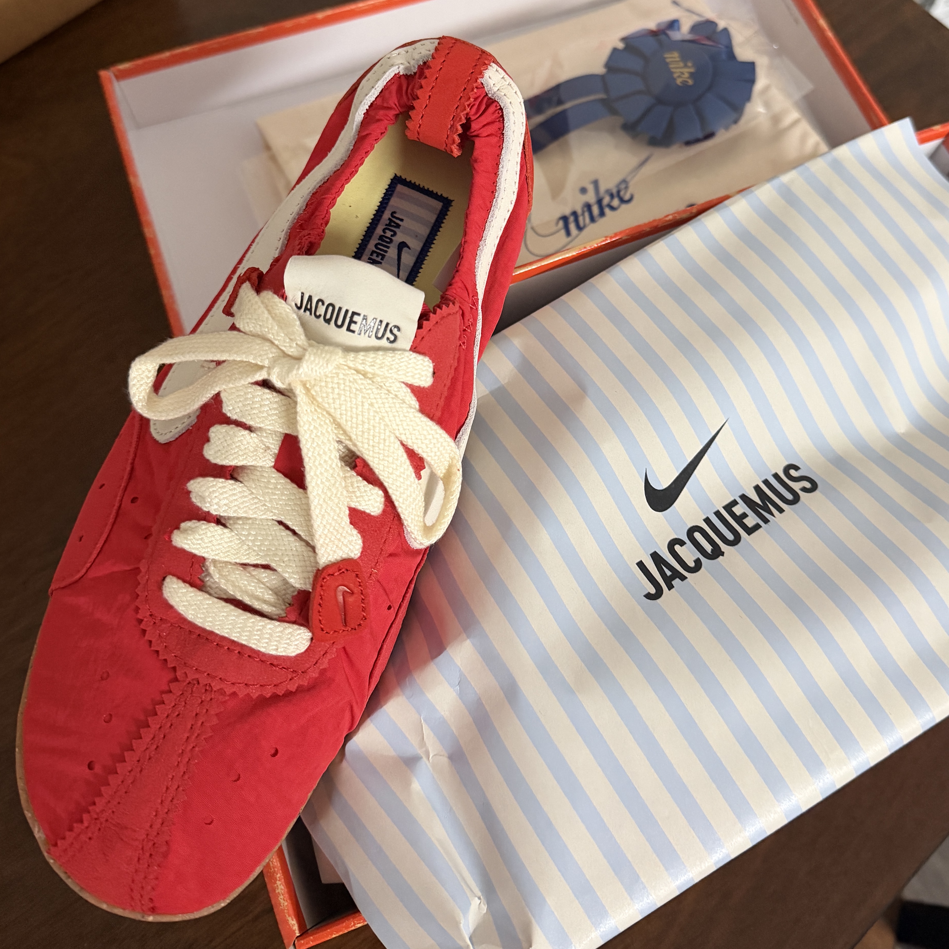 Nike x Jacquemus Moon Shoe SP University Red and Bicycle Yellow 착용 스타일 - 1