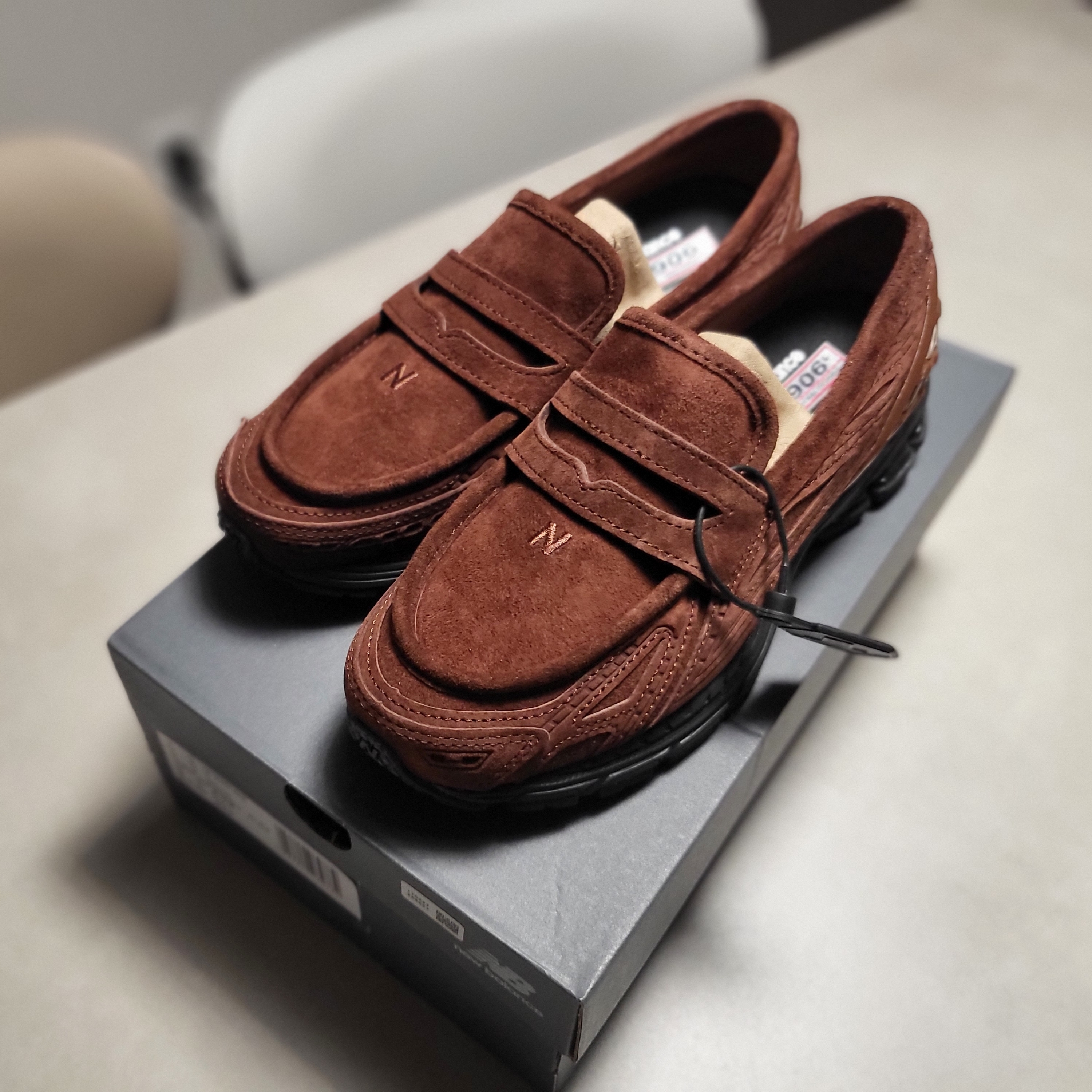 New Balance 1906L Rich Oak 착용 스타일 - 2
