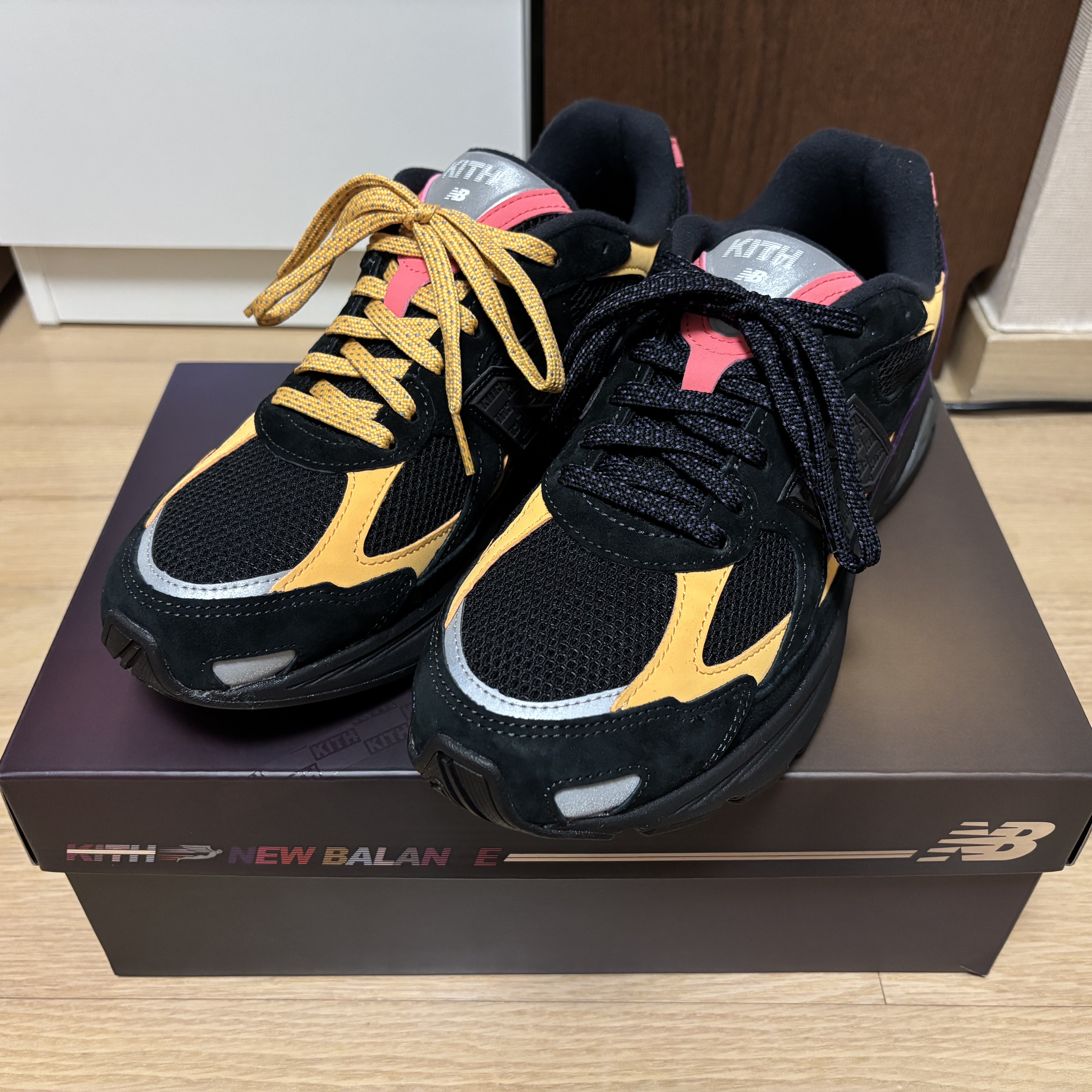 New Balance x Ronnie Fieg 2010 Abzorb Black Yellow 착용 스타일