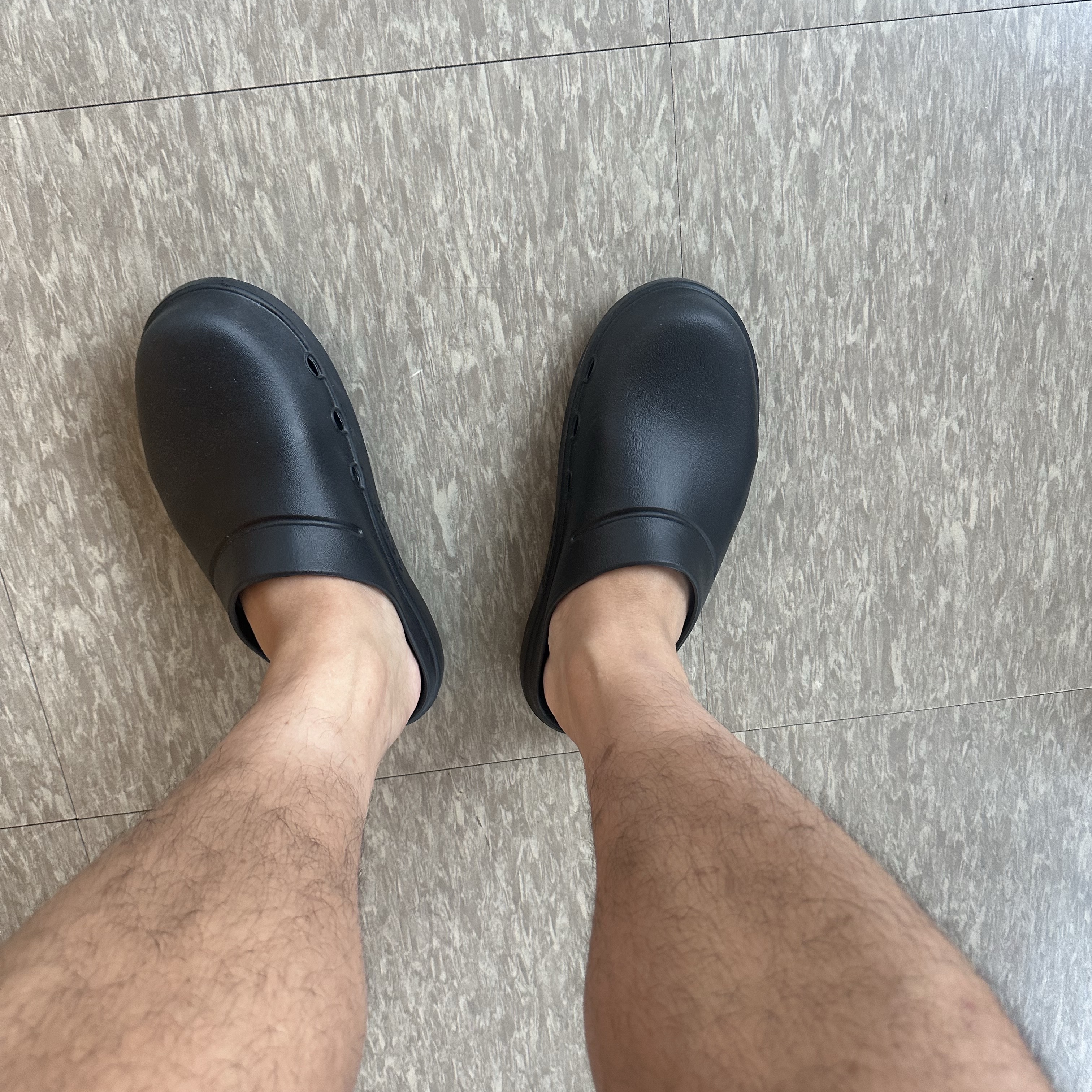 Oofos OOCloog Black 착용 스타일