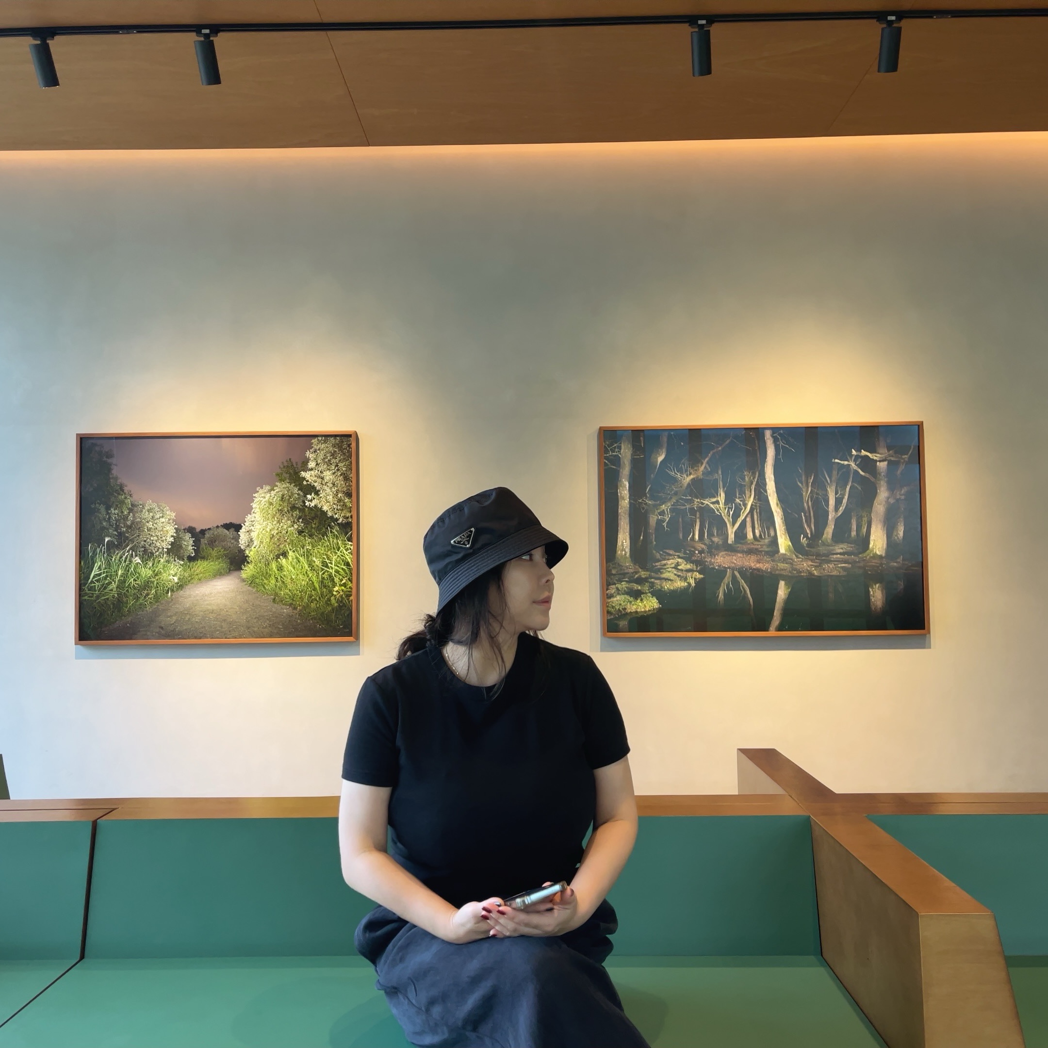 Prada Re-Nylon Bucket Hat Black 착용 스타일