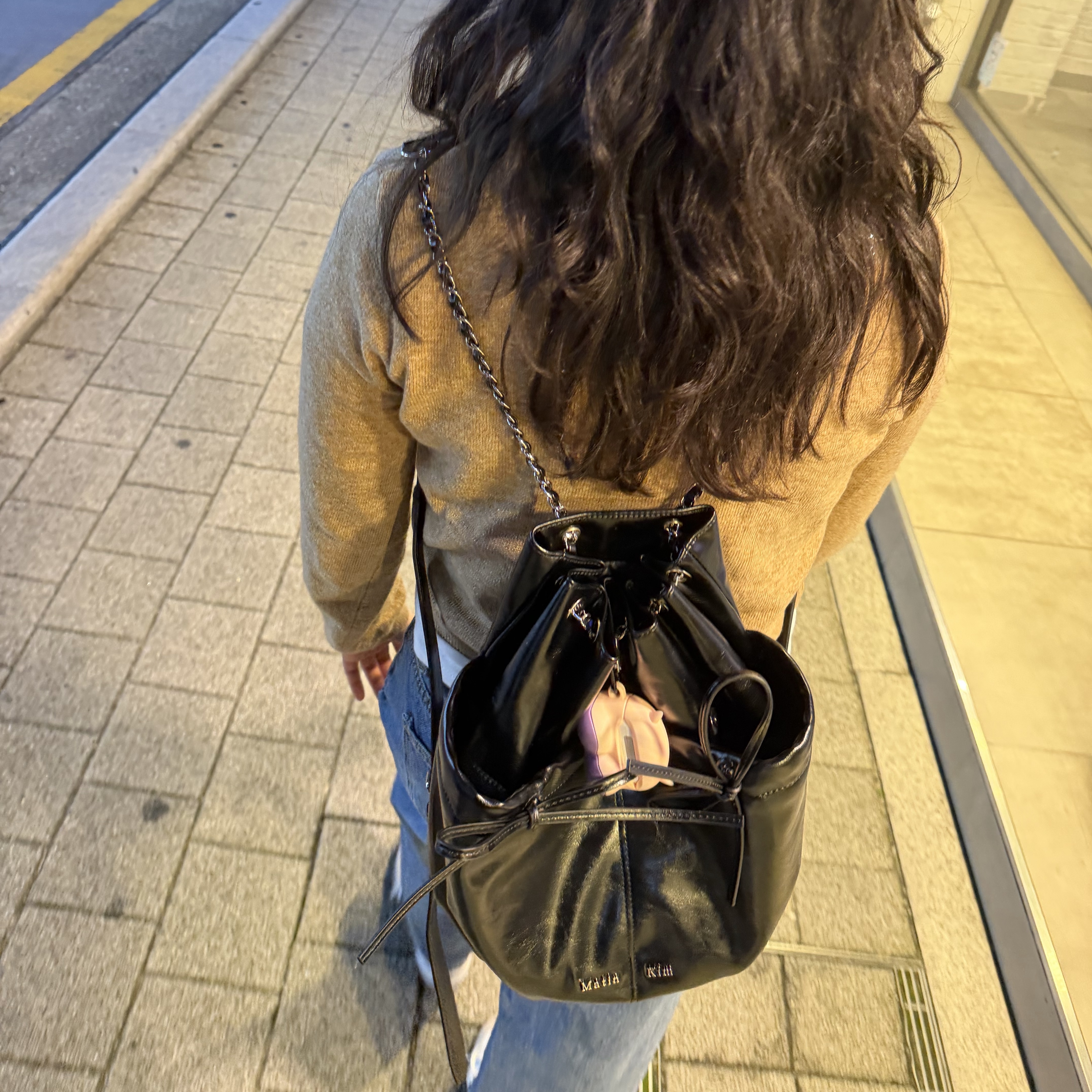 Matin Kim Draw String Ribbon Back Pack Black 착용 스타일