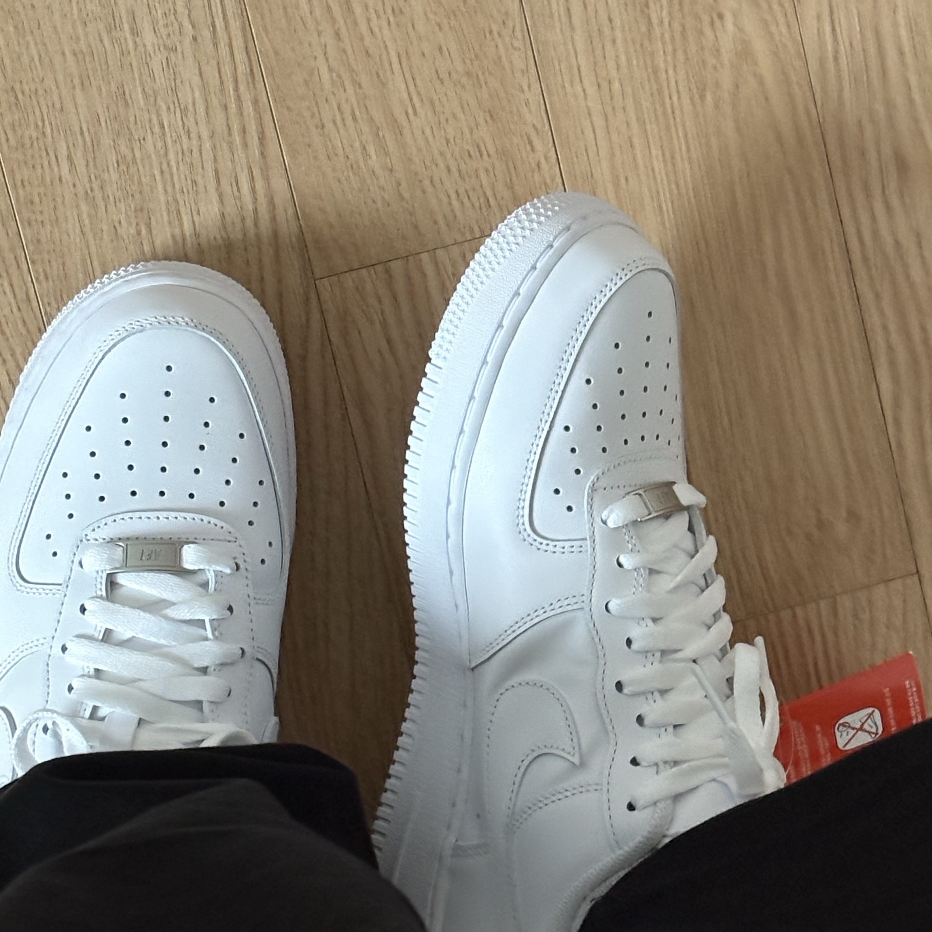 Nike Air Force 1 '07 Low White 착용 스타일 - 1