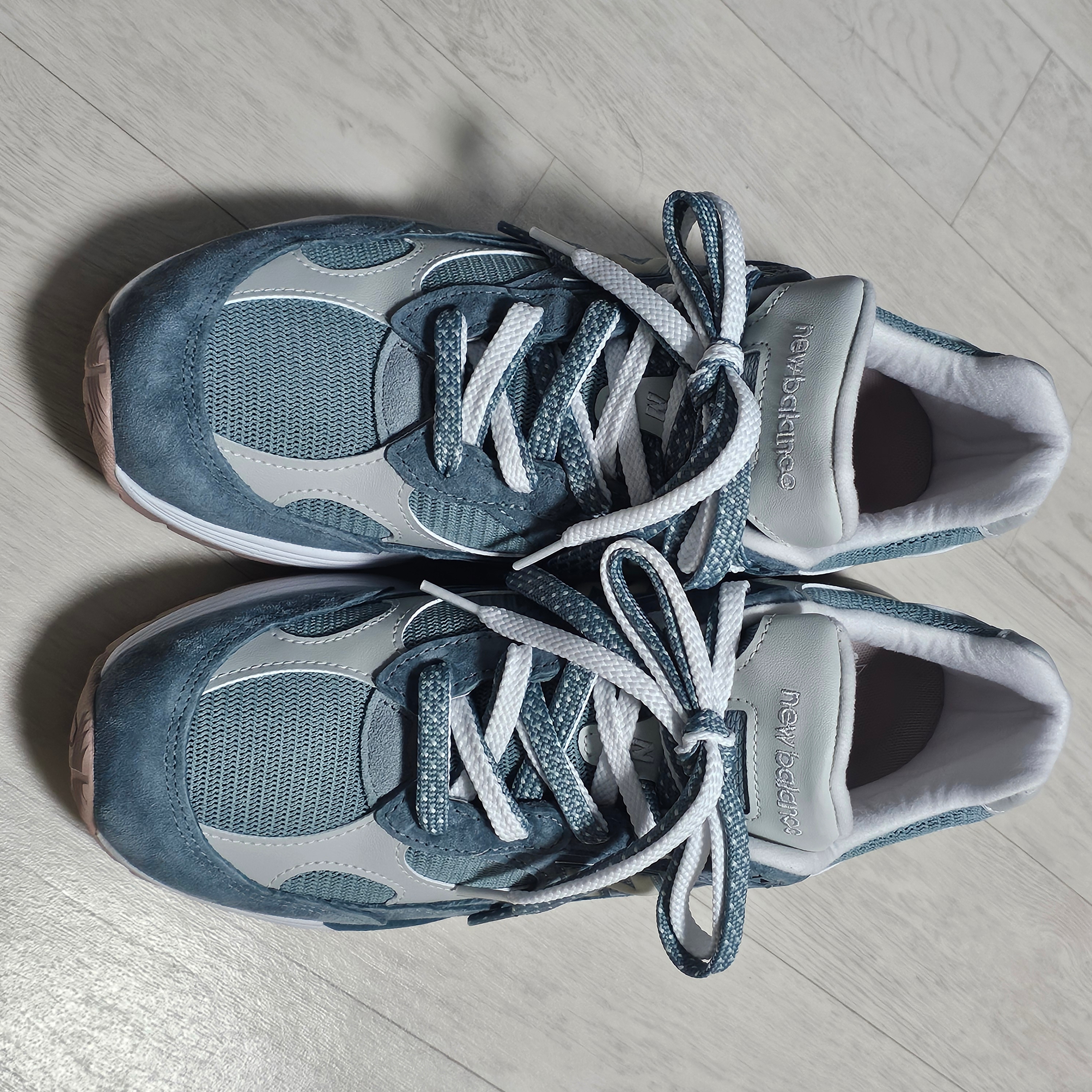 New Balance x Kith 992 Made in USA Aegean Blue Oyster 착용 스타일 - 2