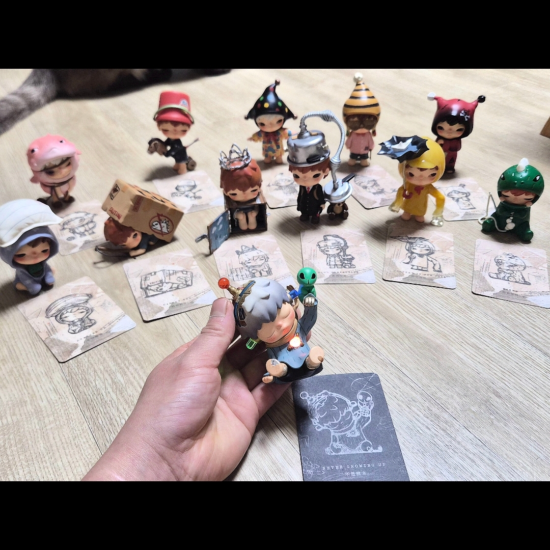 Pop Mart Hirono Echo Series Figures Sealed Case (12 Blind Boxes) 착용 스타일 - 1