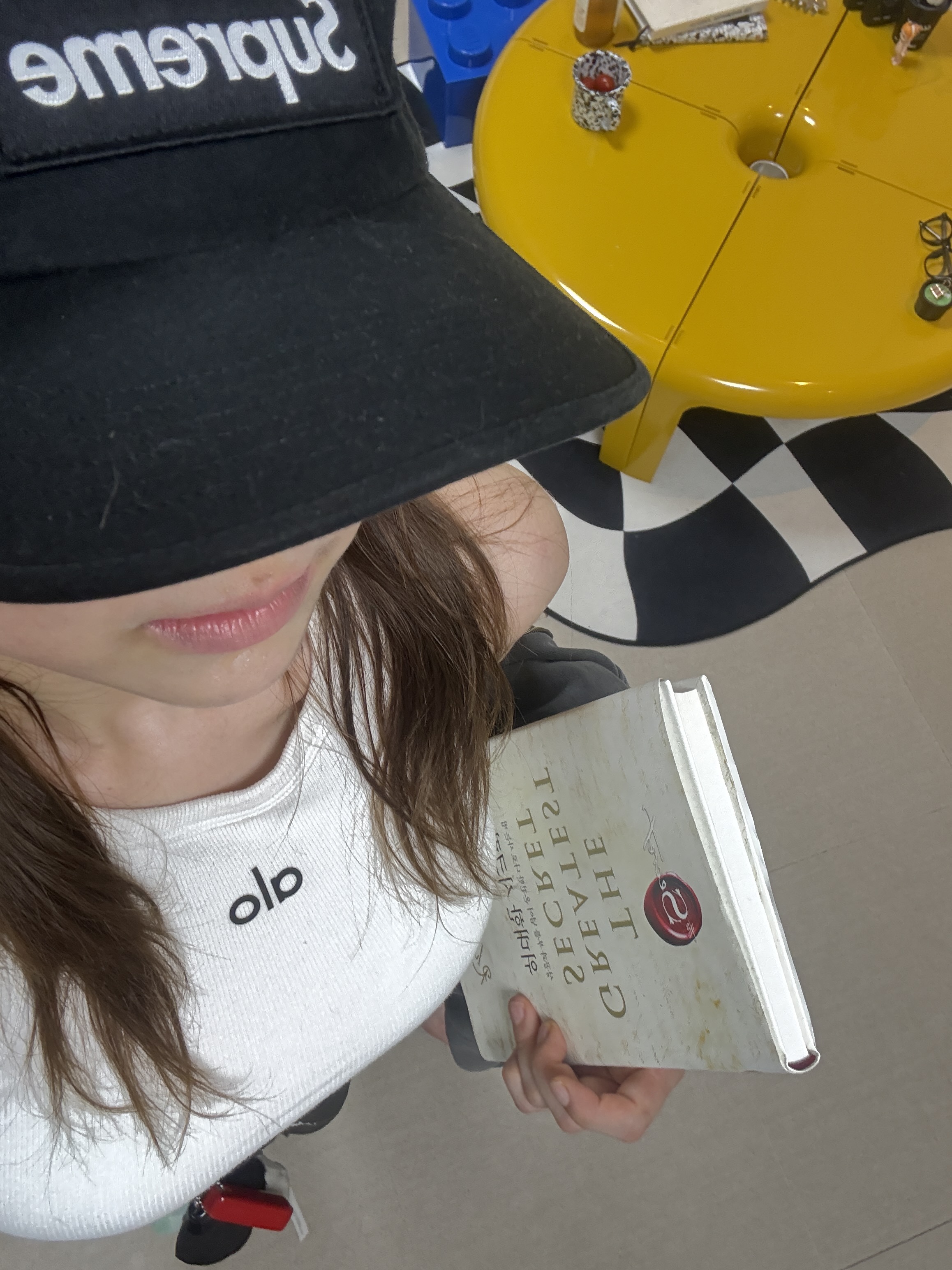 (W) Alo Yoga Aspire Tank White, Supreme Military Camp Cap Black - 24SS 착용 스타일 - 1