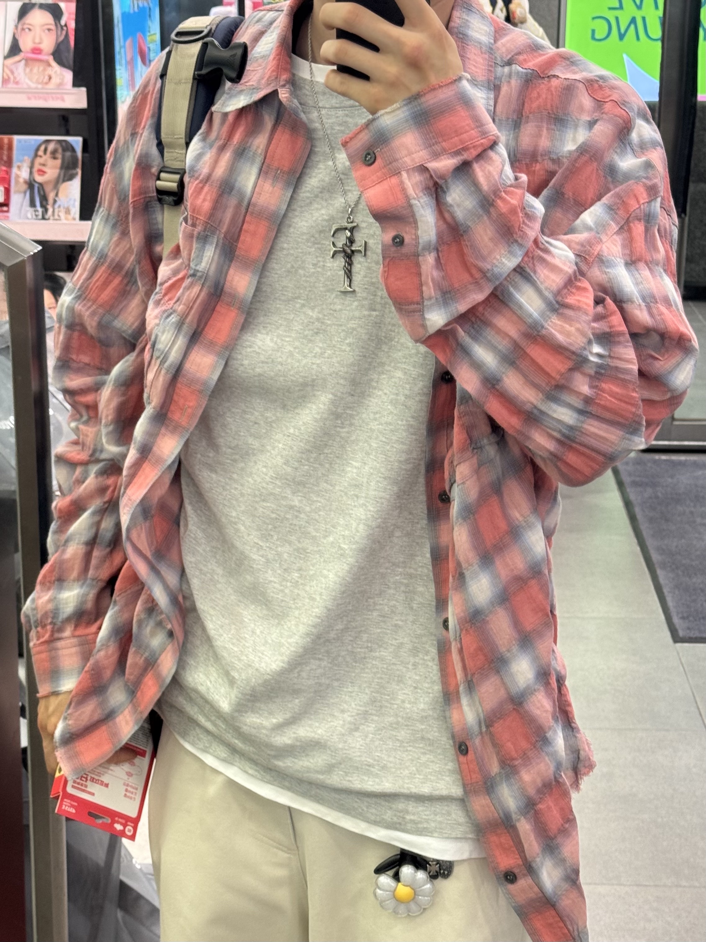 G-DRAGON Ubermensch Official Mini Light Keyring, [더블적립]Farfromwhat Far Flannel Shirts 05 착용 스타일