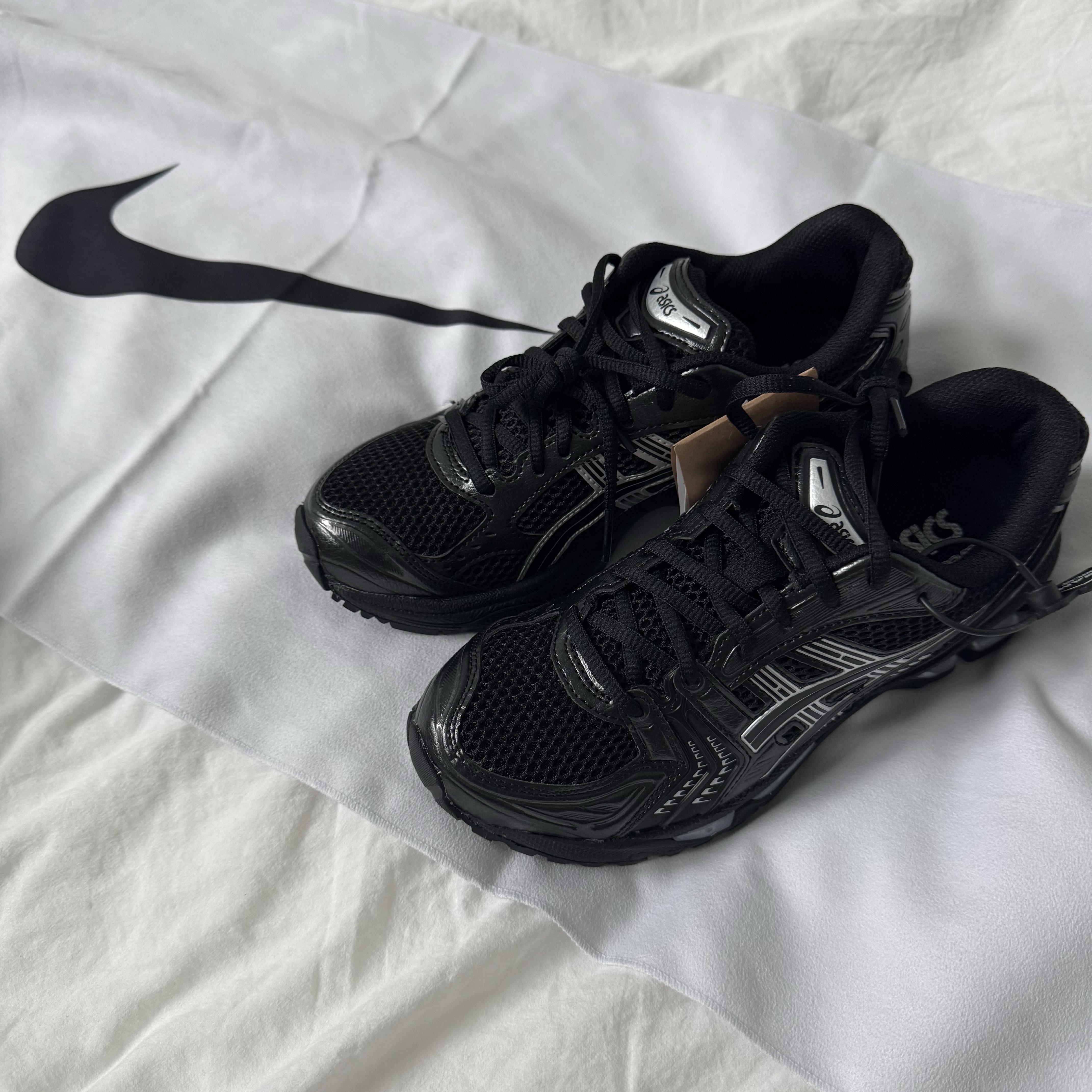 Asics Gel-Kayano 14 Black Pure Silver 착용 스타일 - 6