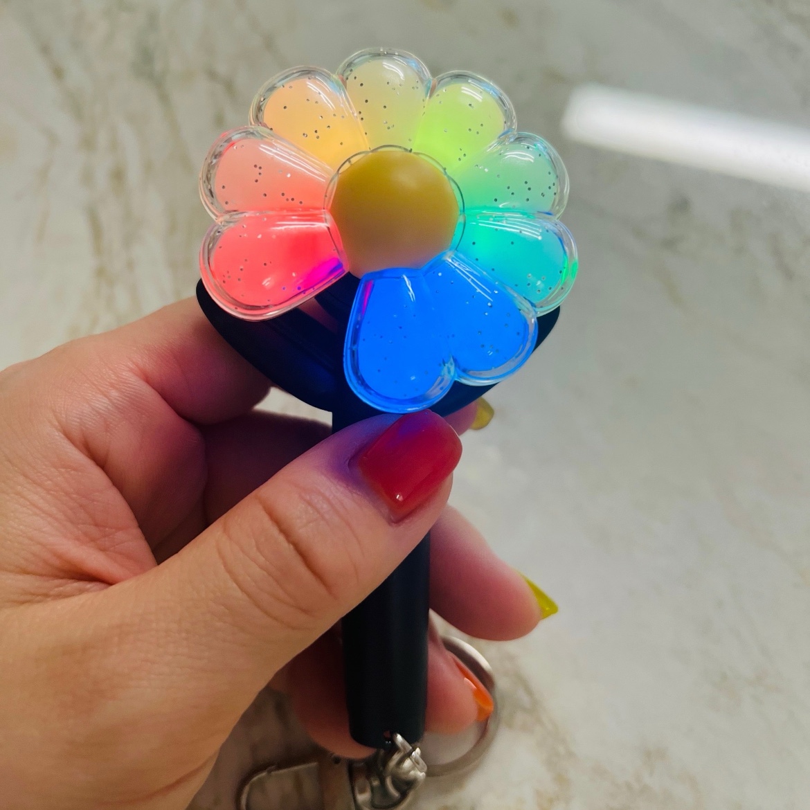 G-DRAGON Ubermensch Official Mini Light Keyring 착용 스타일