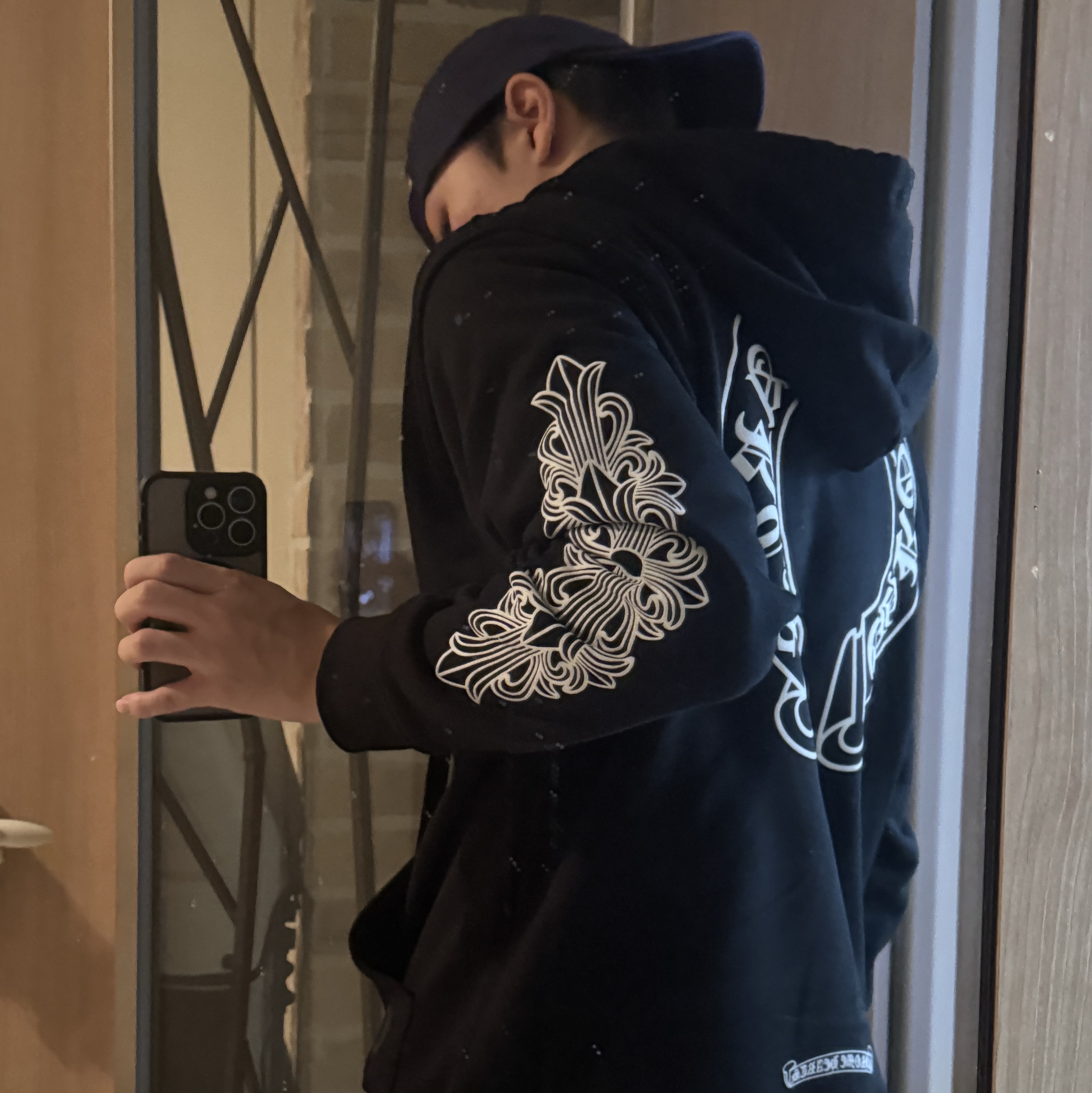 Chrome Hearts Horseshoe Floral Fleece Zip-Up Hoodie Black 착용 스타일