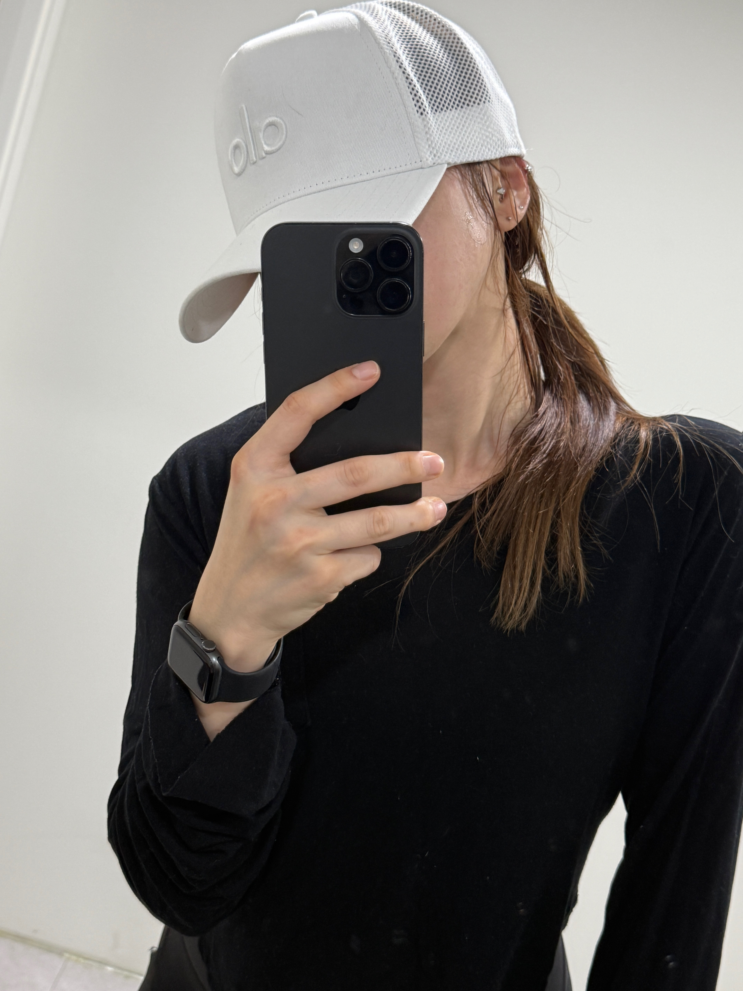 (W) Alo Yoga Aspire Tank White, Supreme Military Camp Cap Black - 24SS 착용 스타일 - 3