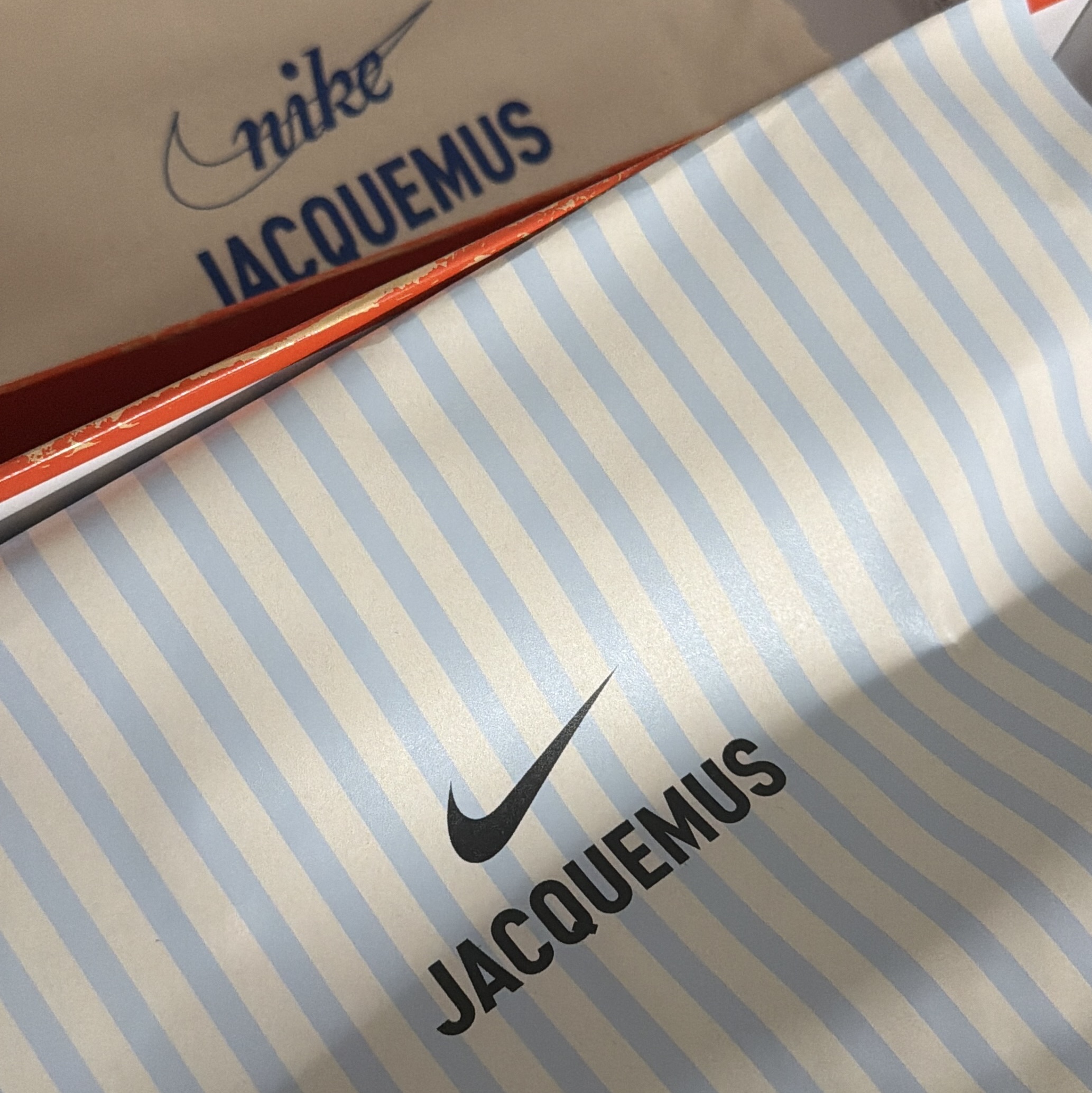 Nike x Jacquemus Moon Shoe SP University Red and Bicycle Yellow 착용 스타일 - 2