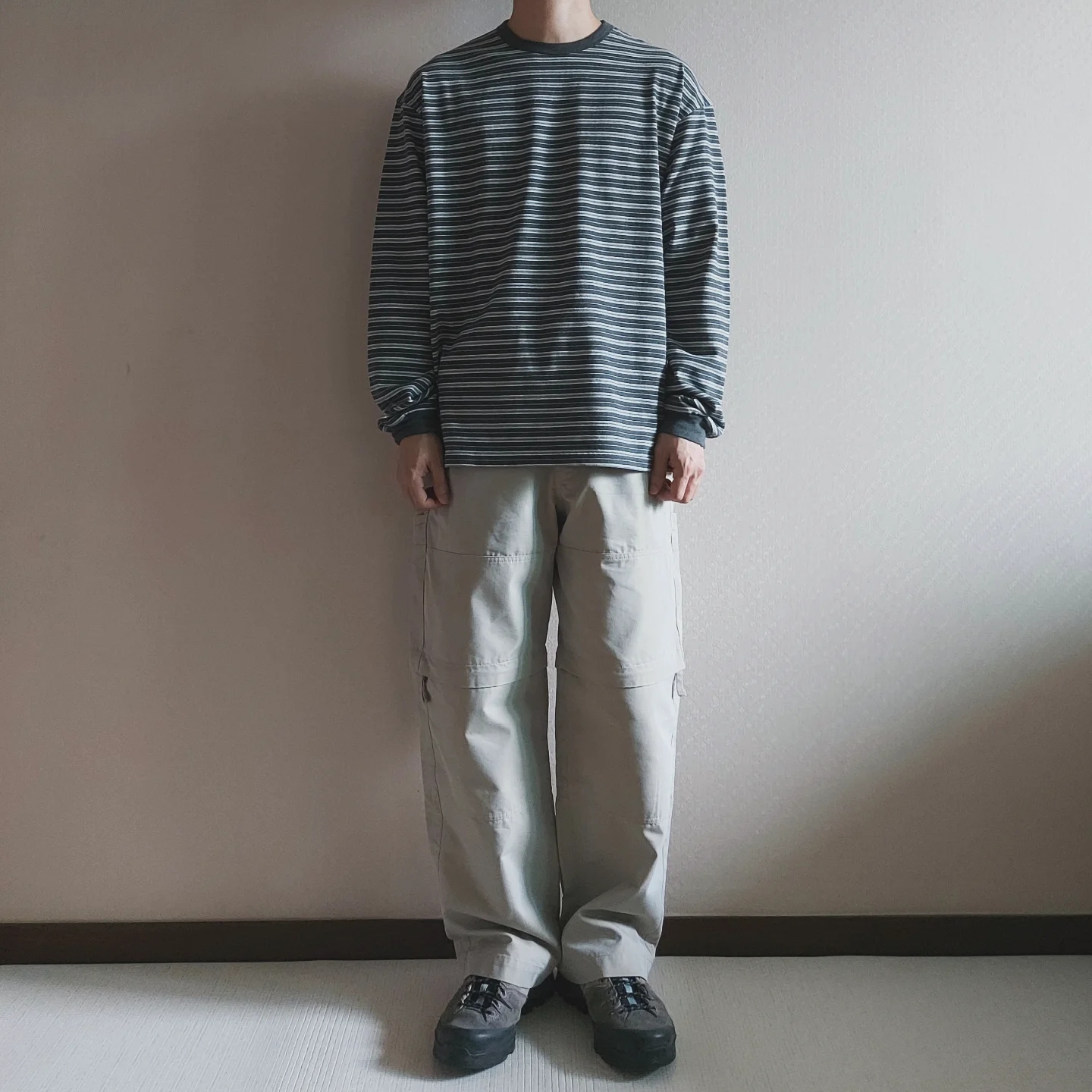 Millo Archive Double Layered Detail Pants Ecru, Salomon X-Alp LTR Pewter Vintage Khaki 착용 스타일