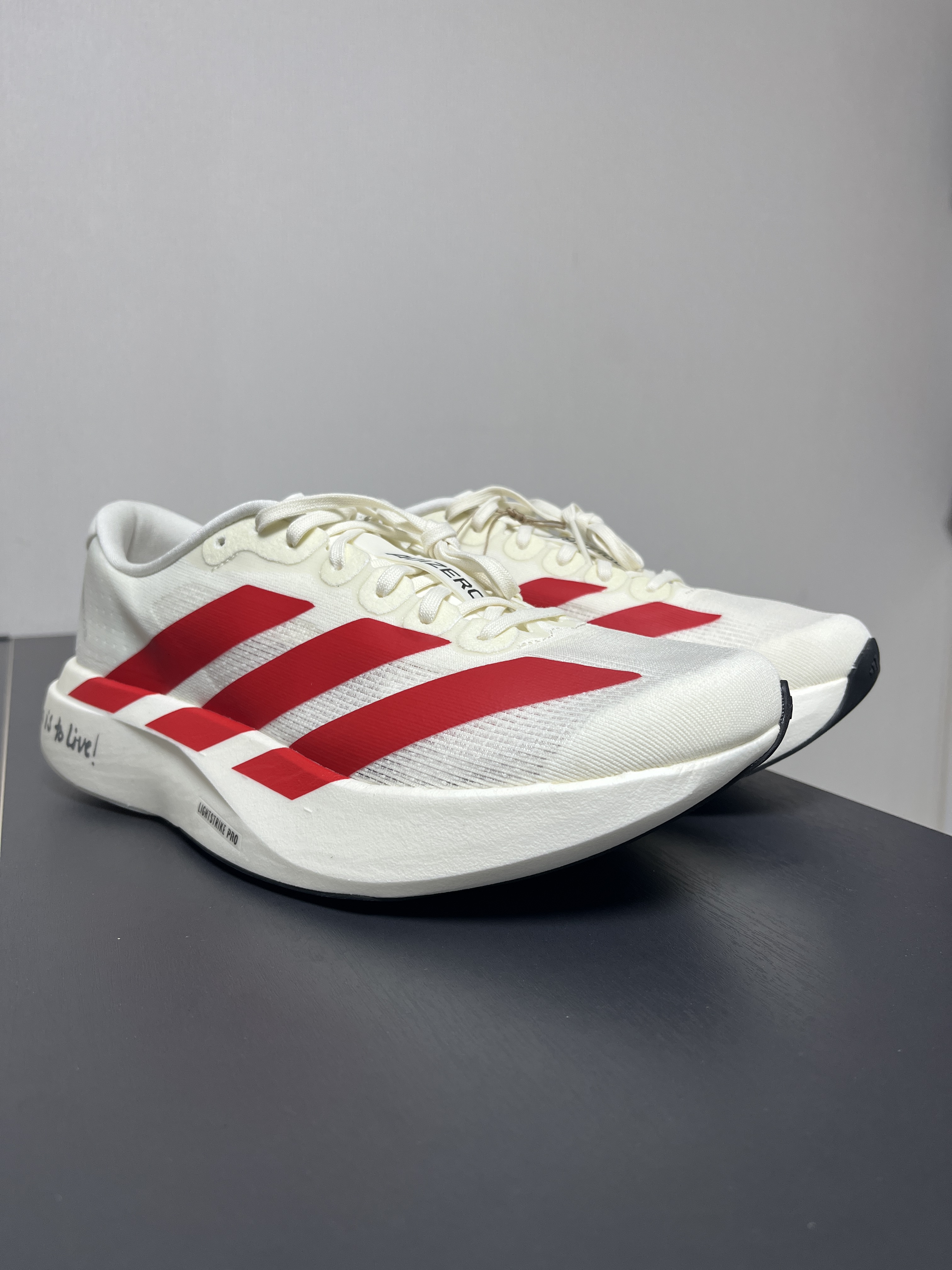 Adidas Adizero EVO SL Off White Better Scarlet 착용 스타일 - 1