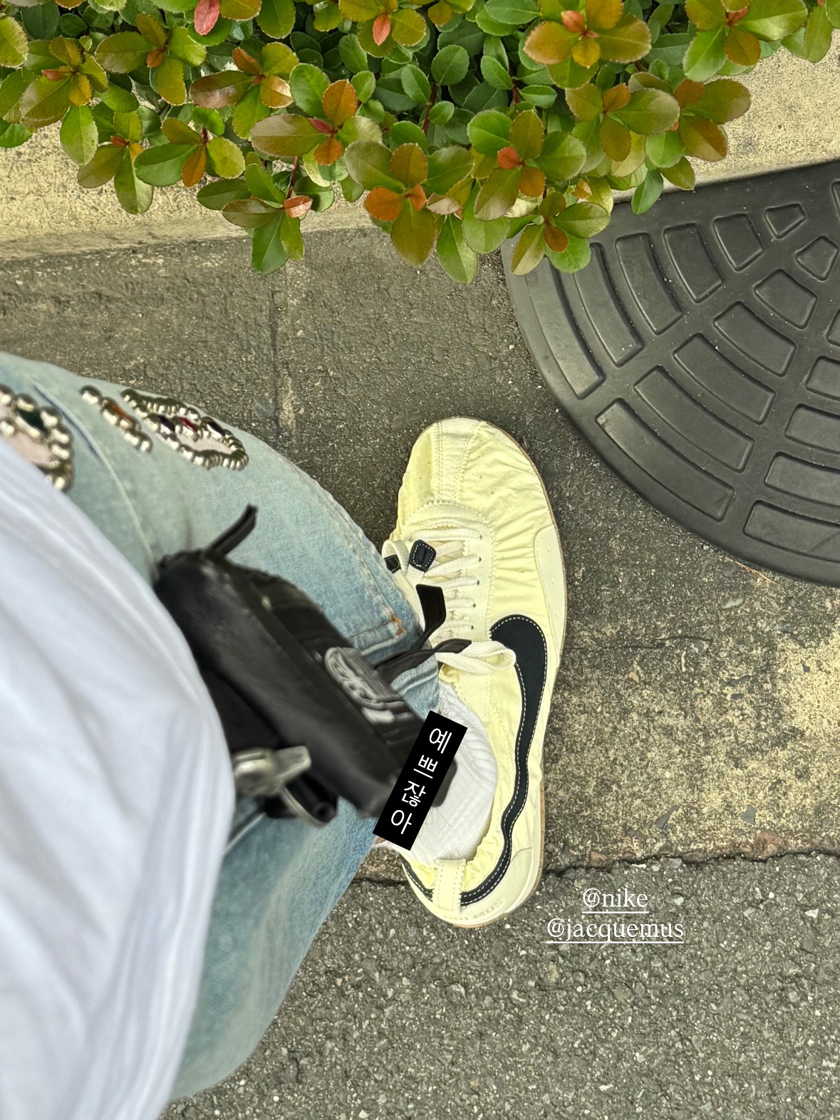 Nike x Jacquemus Moon Shoe SP Alabaster Off Noir 착용 스타일 - 1