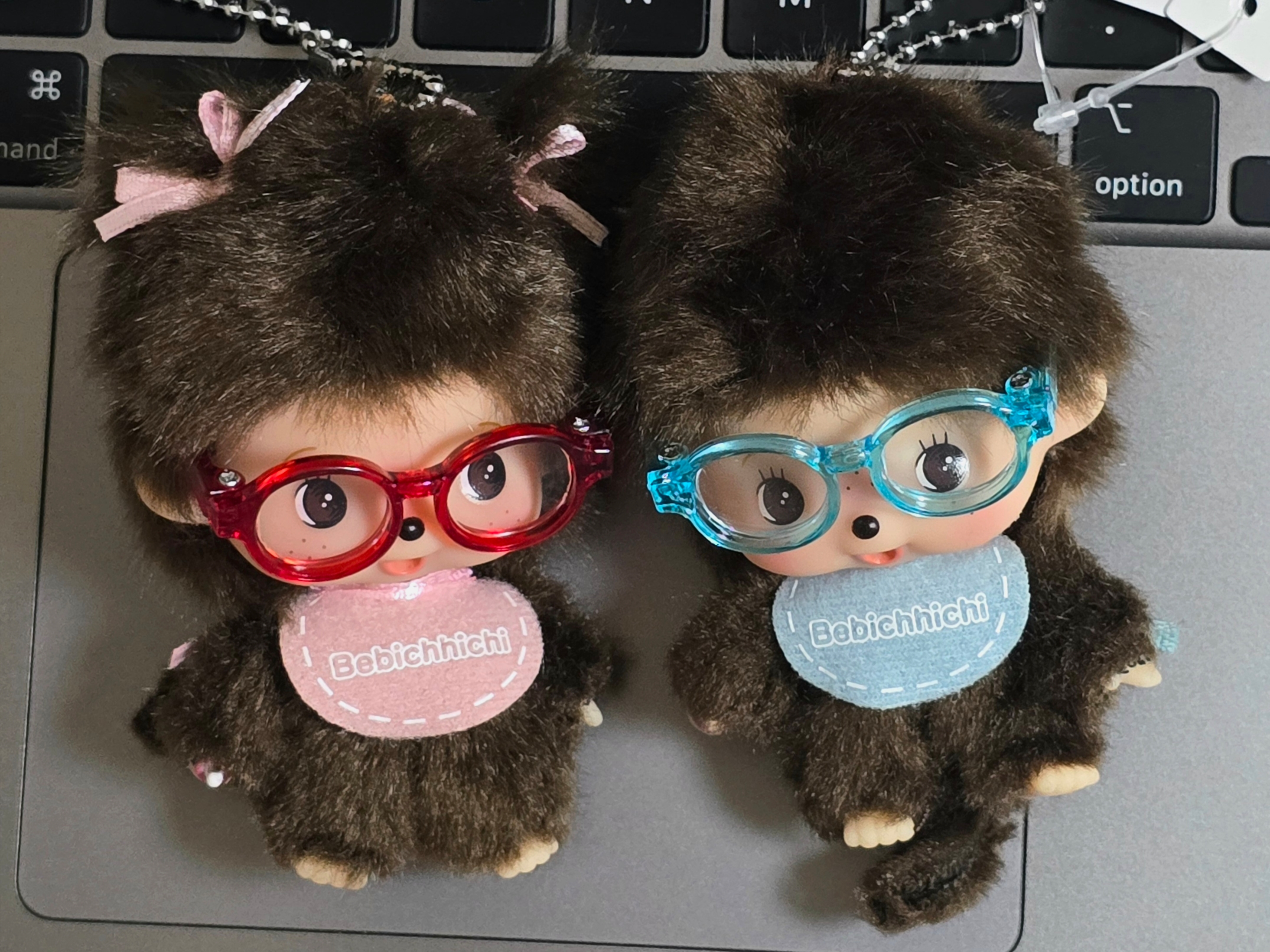 Monchhichi Bebichhichi Bighead SS Girl Key Chain Pink, Monchhichi Bebichhichi Bighead SS Boy Key Chain Blue 착용 스타일 - 1