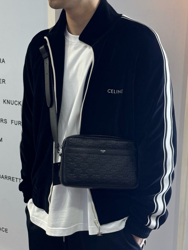 Celine Tracksuit Jacket in Velvet Jersey Black White 착용 스타일