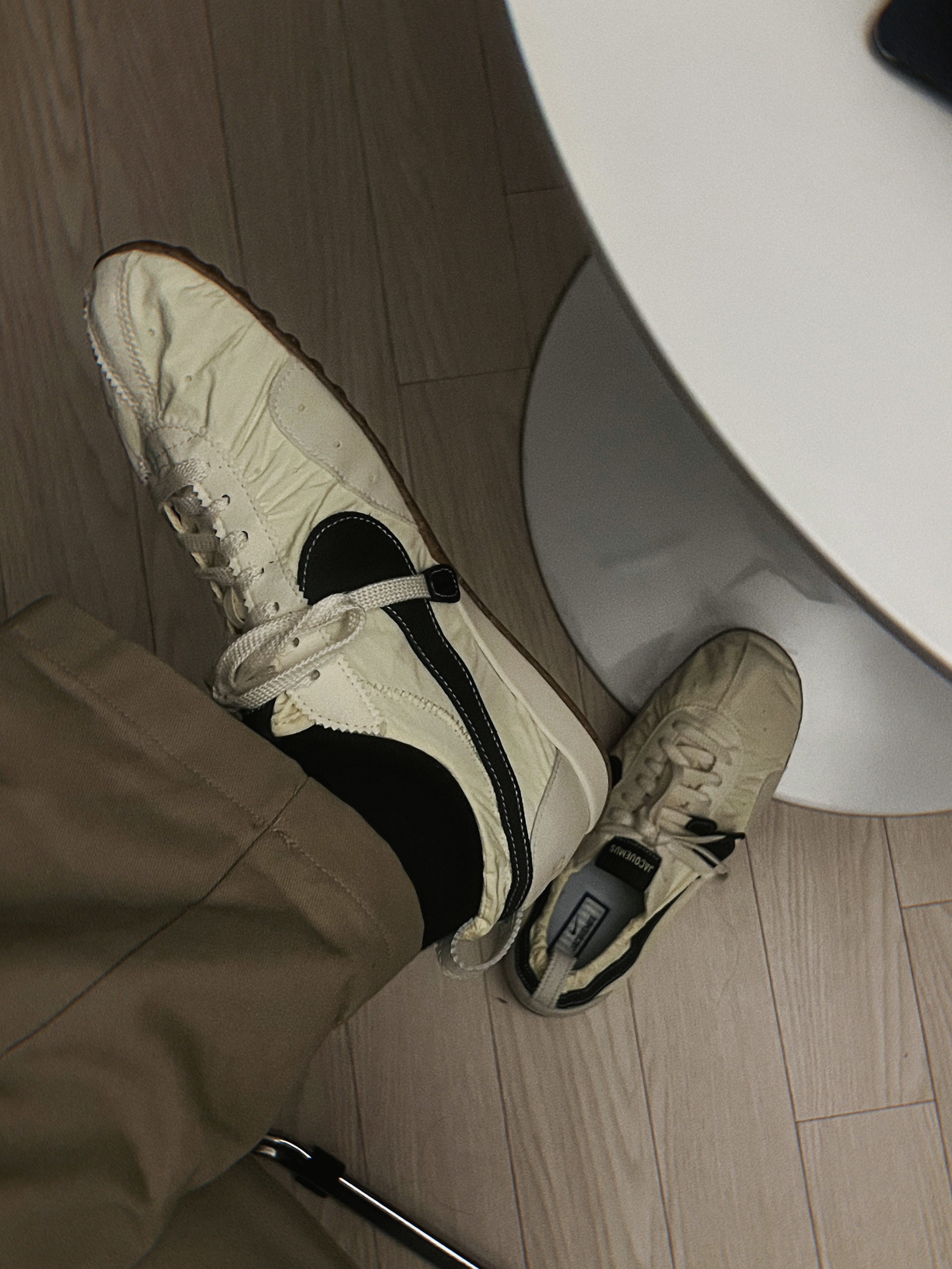 Nike x Jacquemus Moon Shoe SP Alabaster Off Noir 착용 스타일 - 2