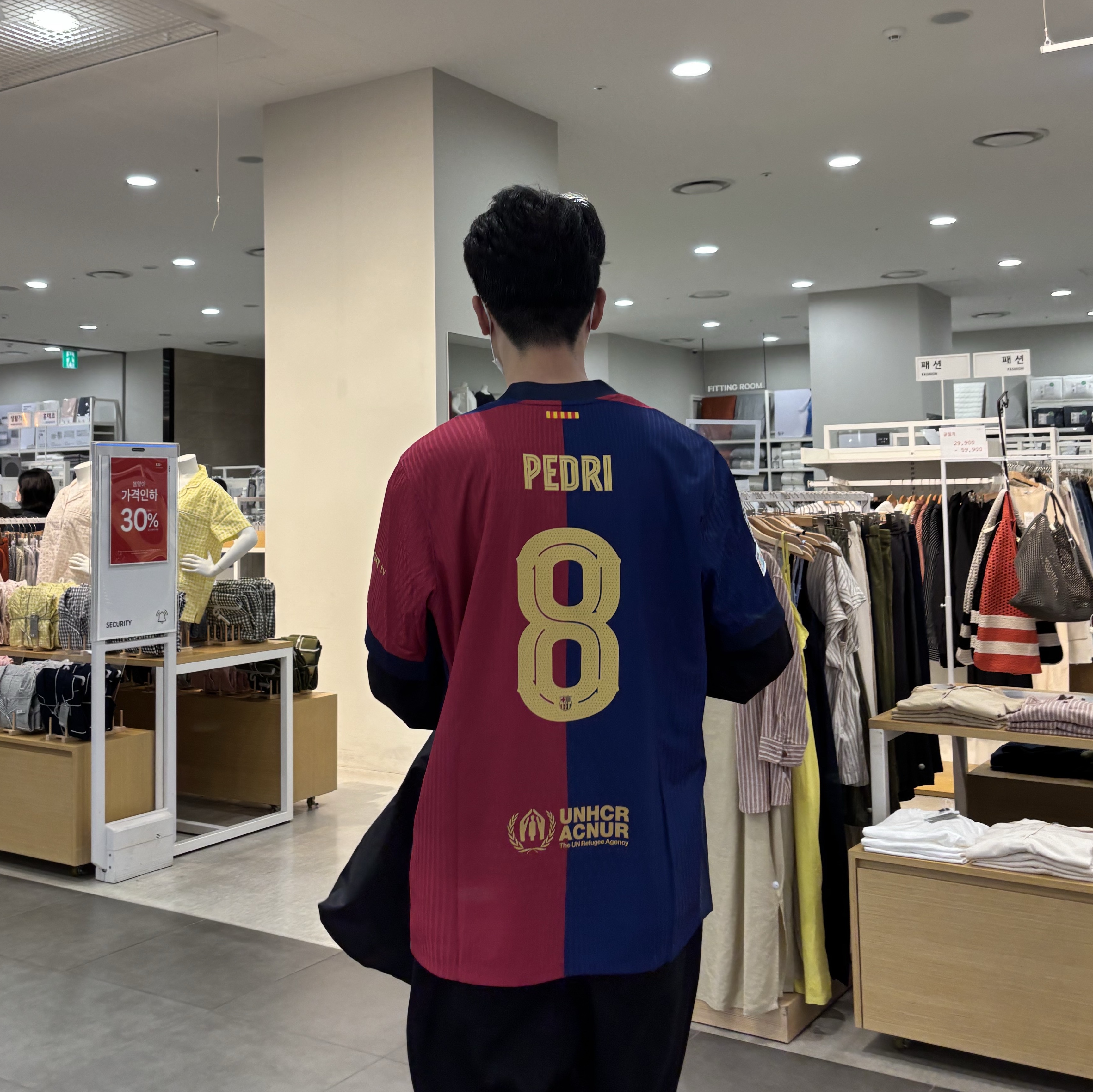 Nike FC Barcelona Local 2024/25 Dri-Fit ADV Match Home Jersey Deep Royal Blue Noble Red (Non Marking Ver.), Nike FC Barcelona 2024/25 Dri-Fit Stadium Home Jersey Deep Royal Blue Midnight Navy (Non Marking Ver.) 착용 스타일 - 1