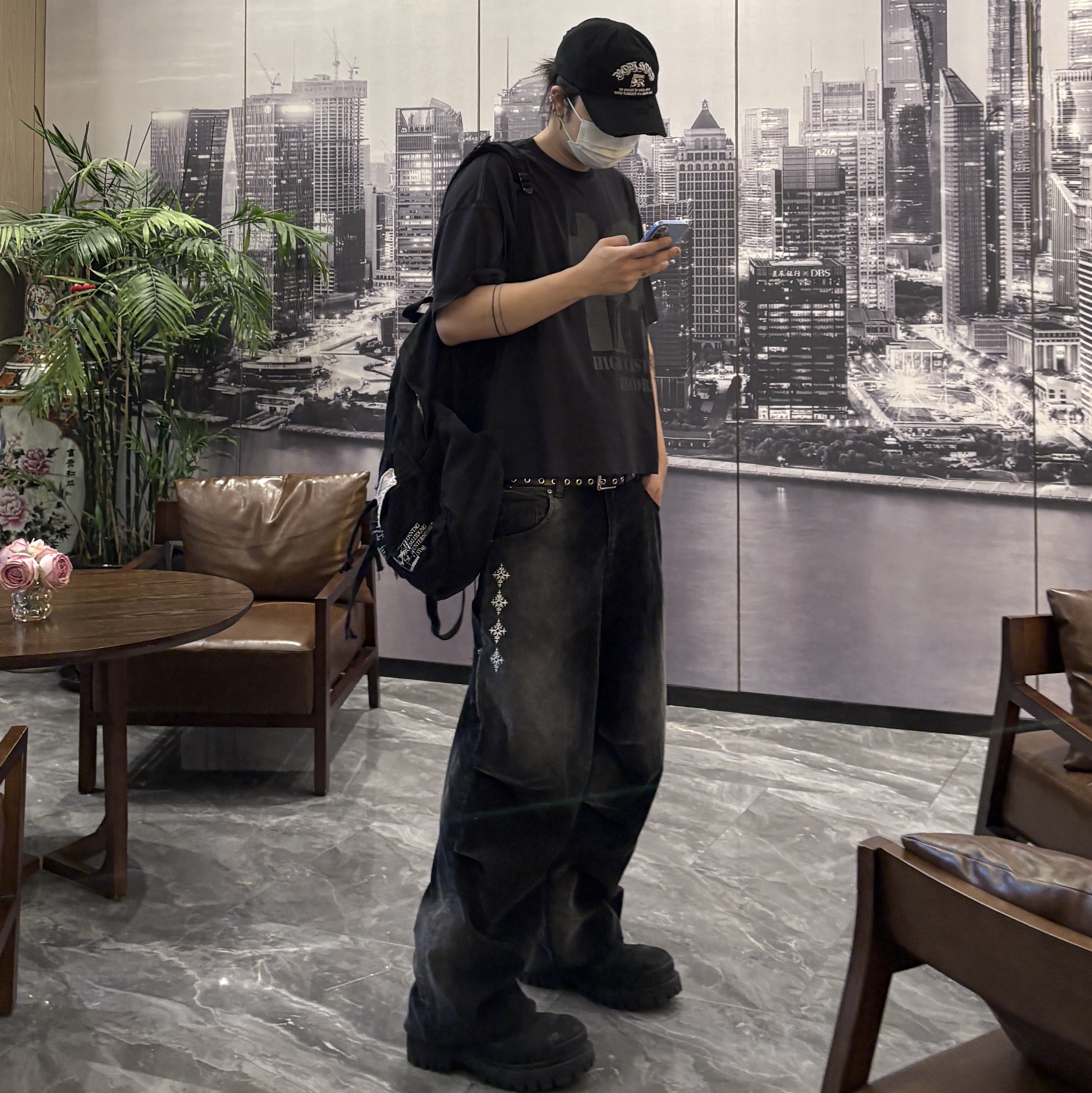 Balenciaga Combat Strike 20mm Boots Black, Flavorism Corduroy Wide Carpenter Pants Washed Black 착용 스타일