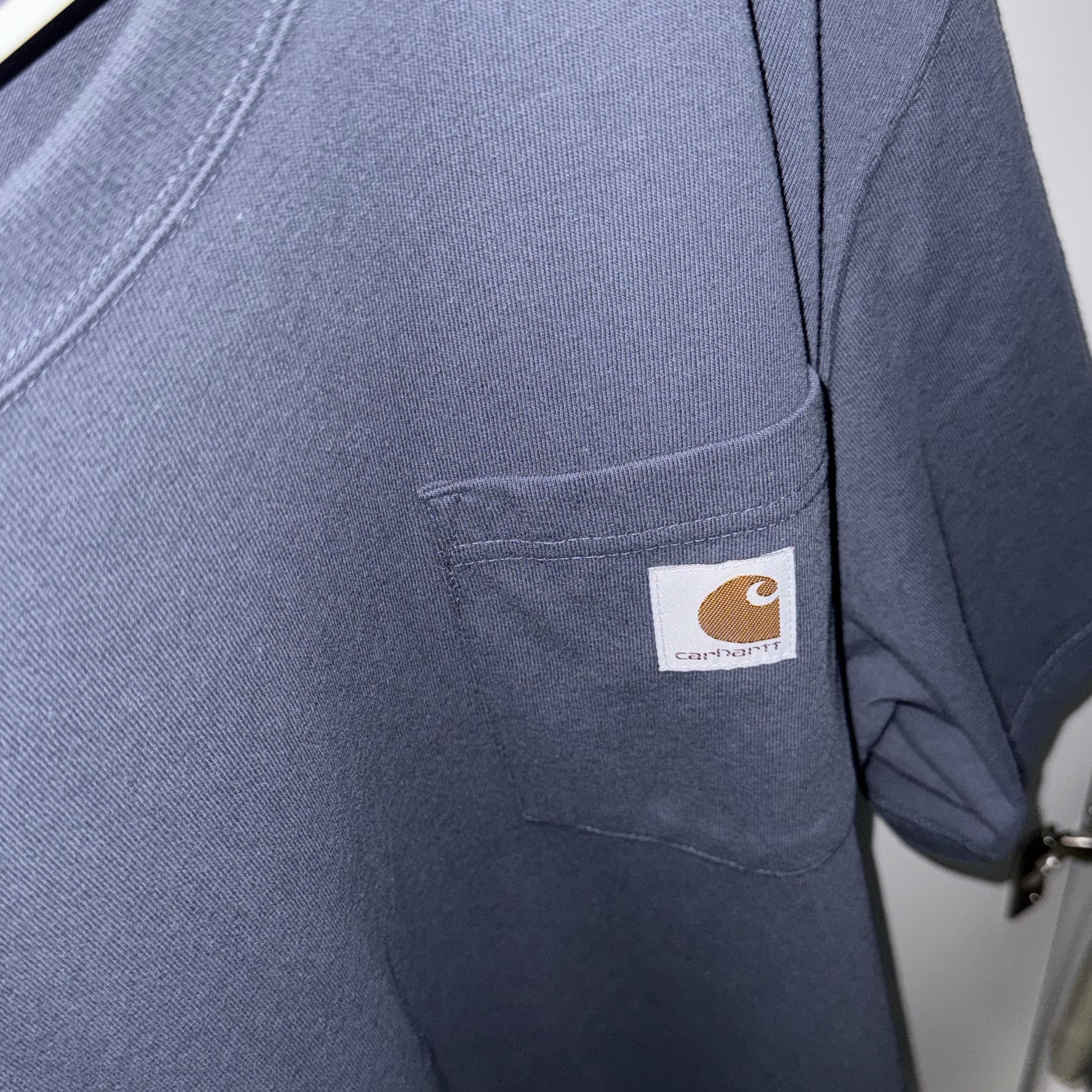 Carhartt Loose Fit Heavyweight Regular Short Sleeve Pocket T-Shirt Bluestone 착용 스타일