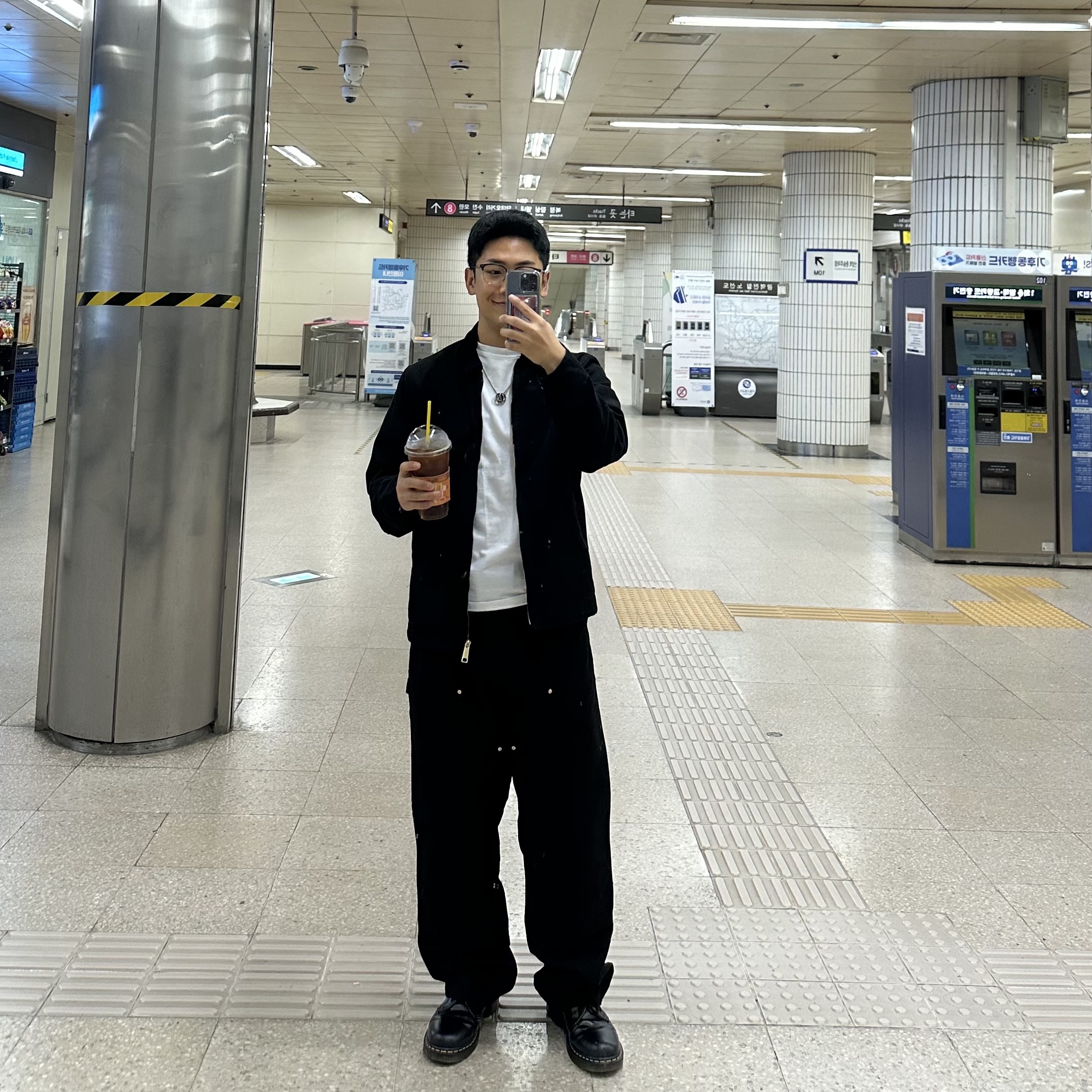 Carhartt WIP Dearborn Canvas Double Knee Pants Black Rinsed, Dr. Martens 1461 Smooth Black 착용 스타일