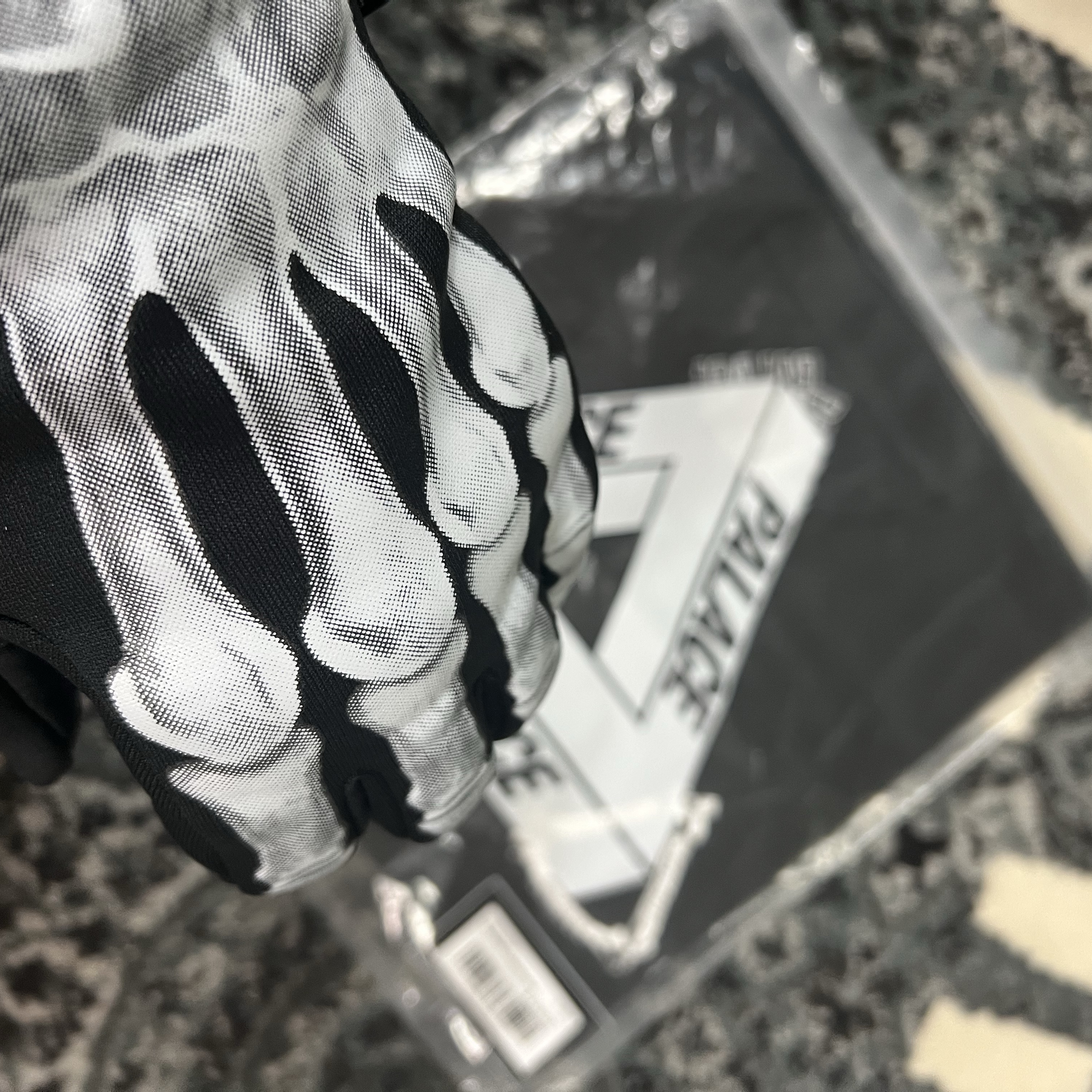 팔라스 폴라텍 보니 글러브 블랙 - 25FW | Palace | KREAM