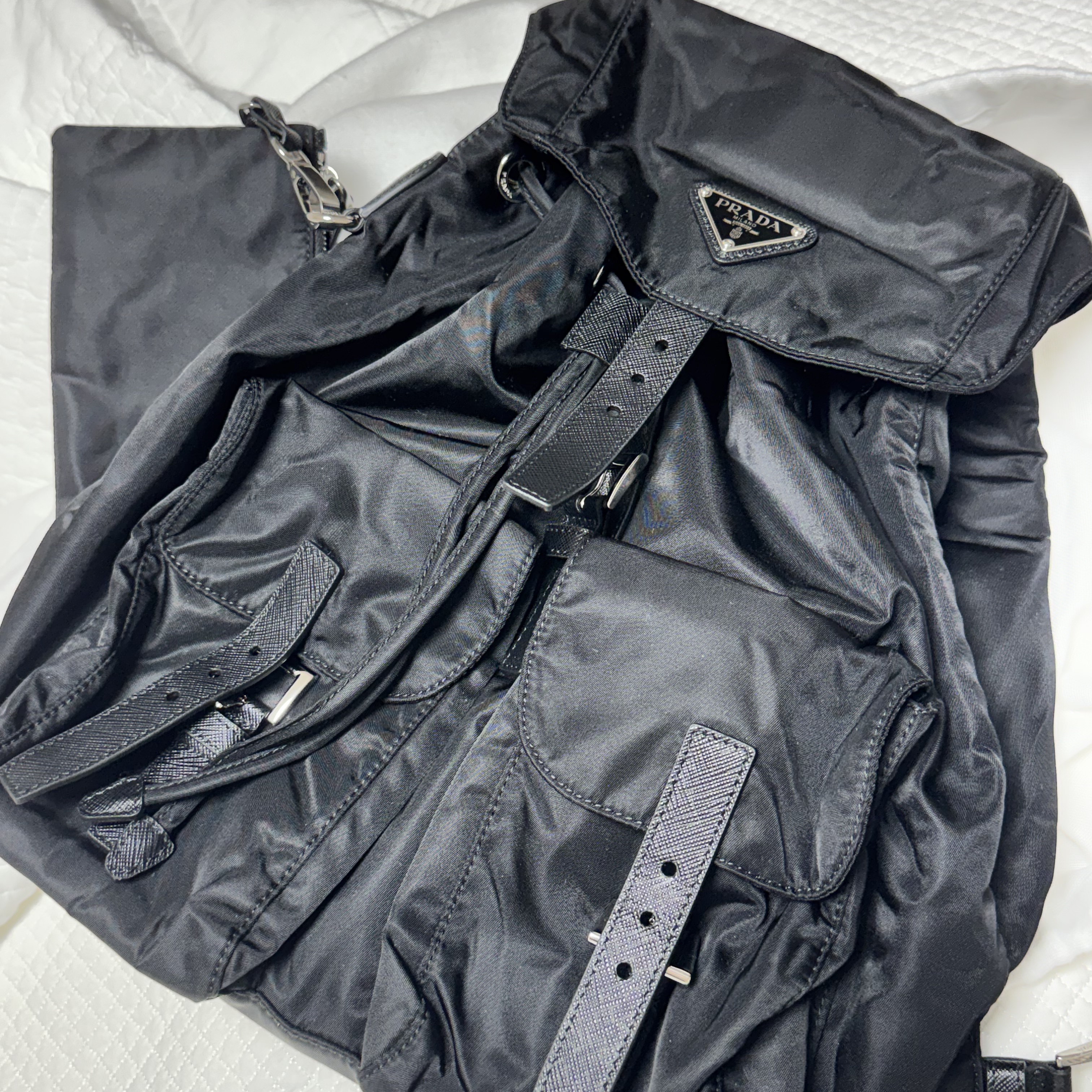 Prada Re-Nylon Medium Backpack Black 착용 스타일 - 1
