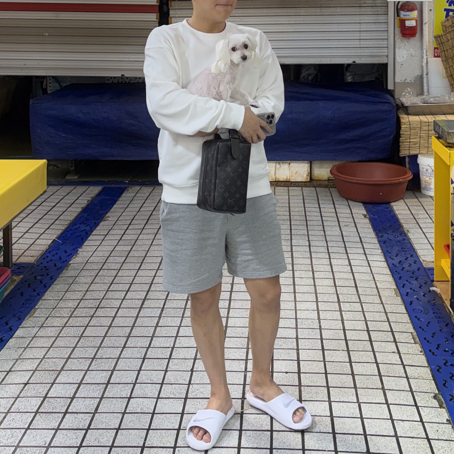 Nike Victori One Shower Slide White, Louis Vuitton Locker Dopp Kit Monogram Eclipse 착용 스타일