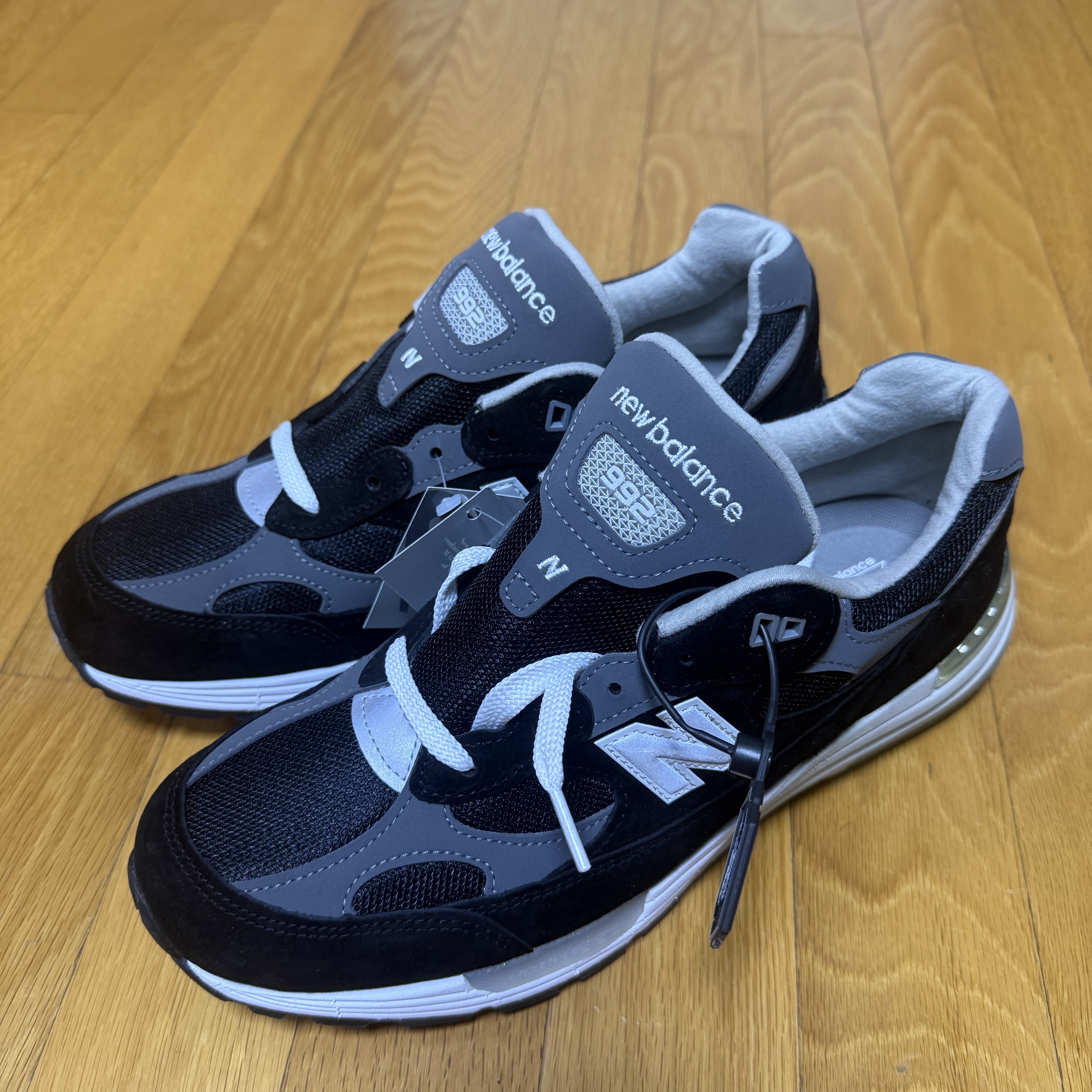 New Balance 992 Made in USA Core Black Grey 착용 스타일