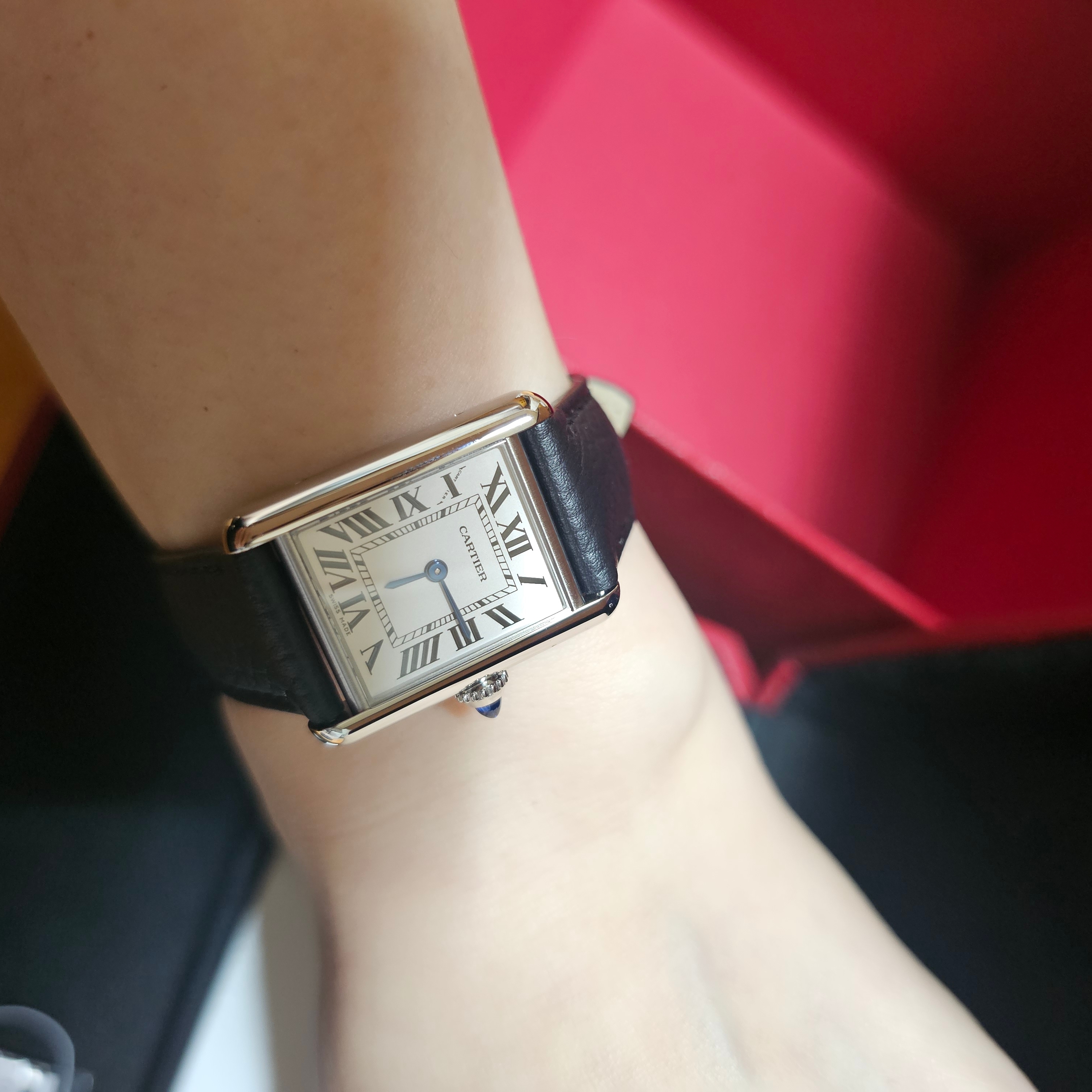 Cartier Tank Must Watch Small Quartz Steel Calfskin Black 착용 스타일
