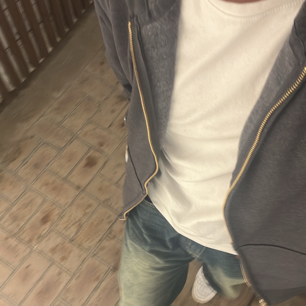 Carhartt Loose Fit Midweight Regular Full Zip Sweatshirt Carbon Heather 착용 스타일 - 2