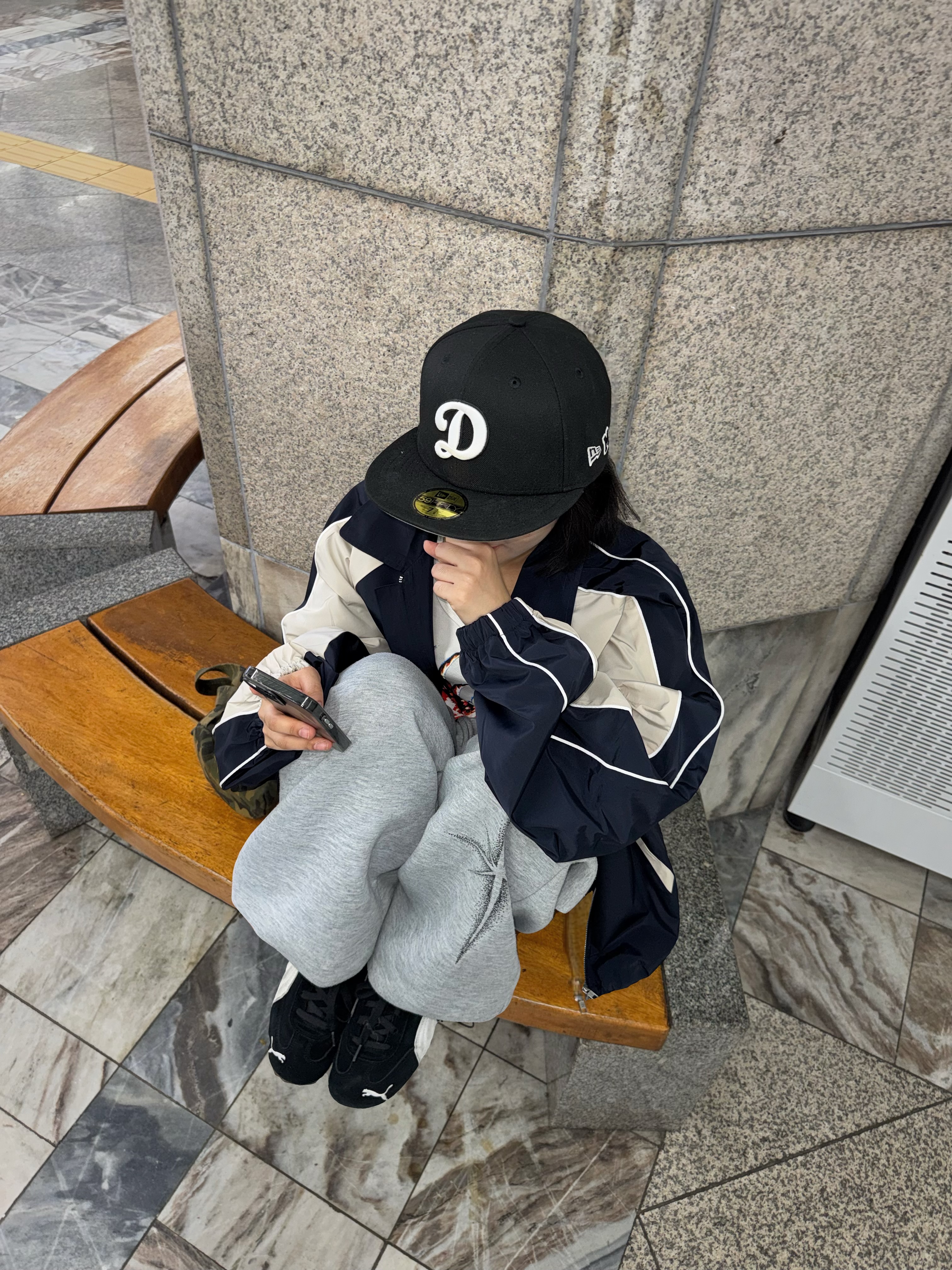 SLOW RECORD HOUSE Piping Line Windbreaker Navy 착용 스타일 - 5