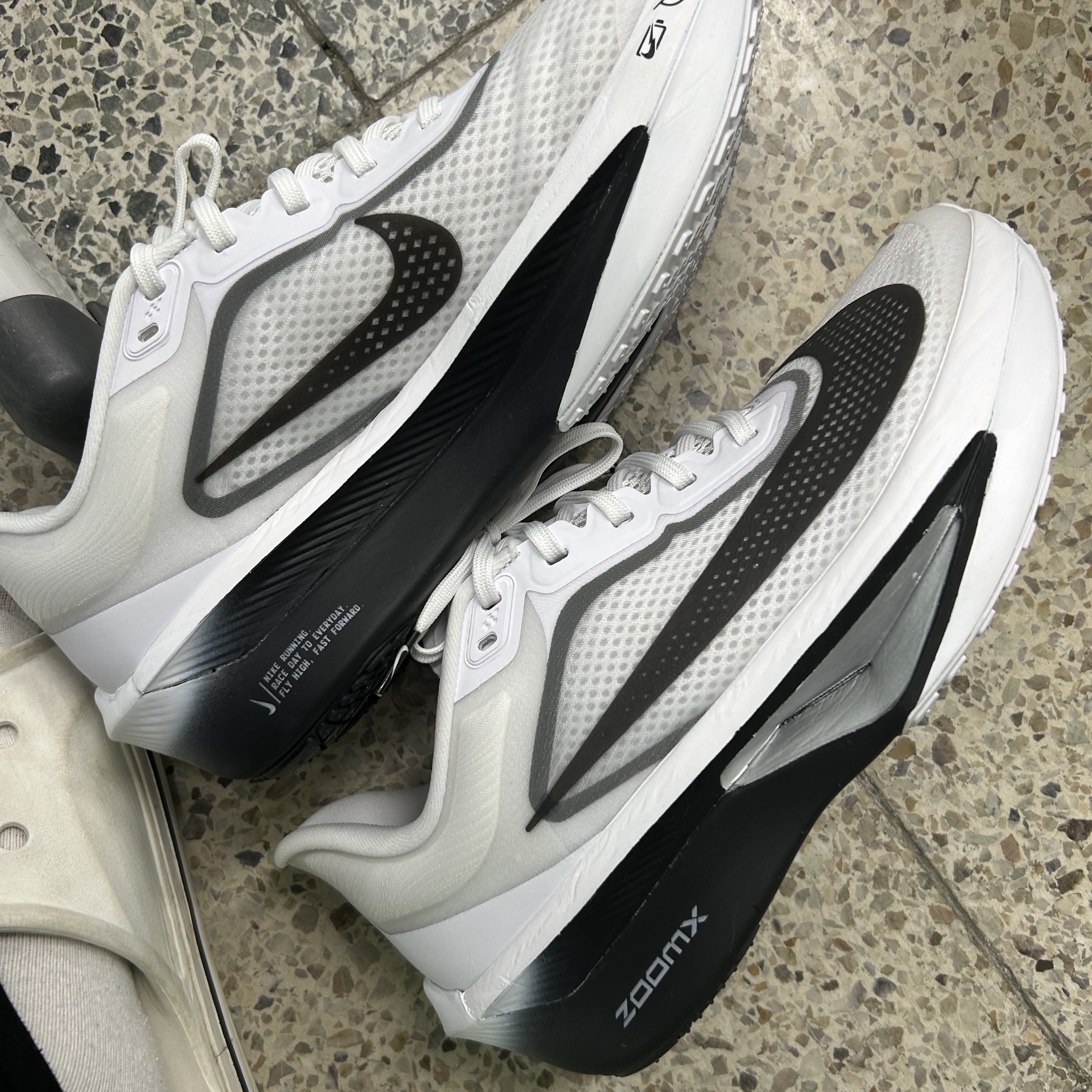 Nike Zoom Fly 6 White Smoke Grey 착용 스타일