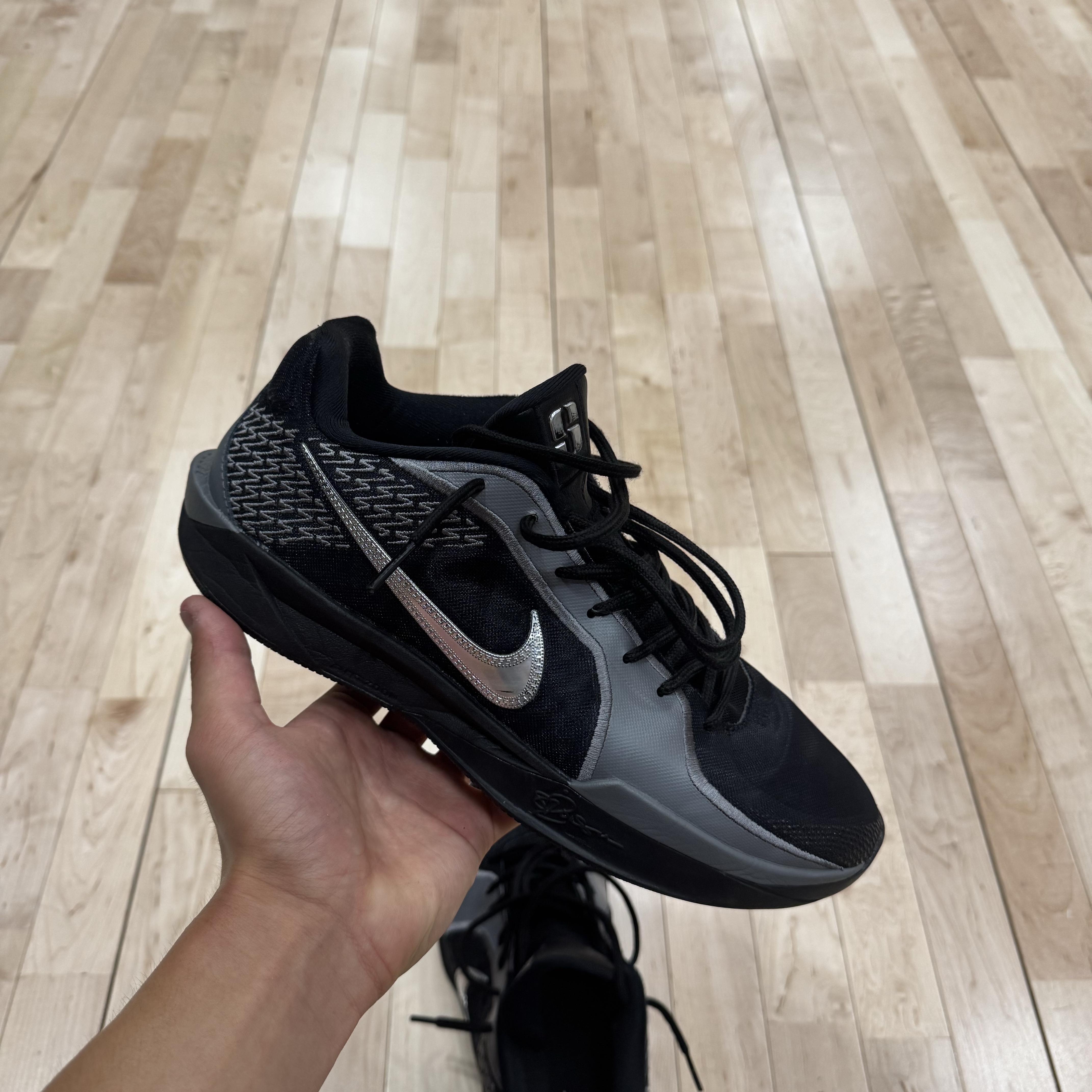 Nike Sabrina 2 EP Mirrored Black Smoke Grey 착용 스타일 - 6