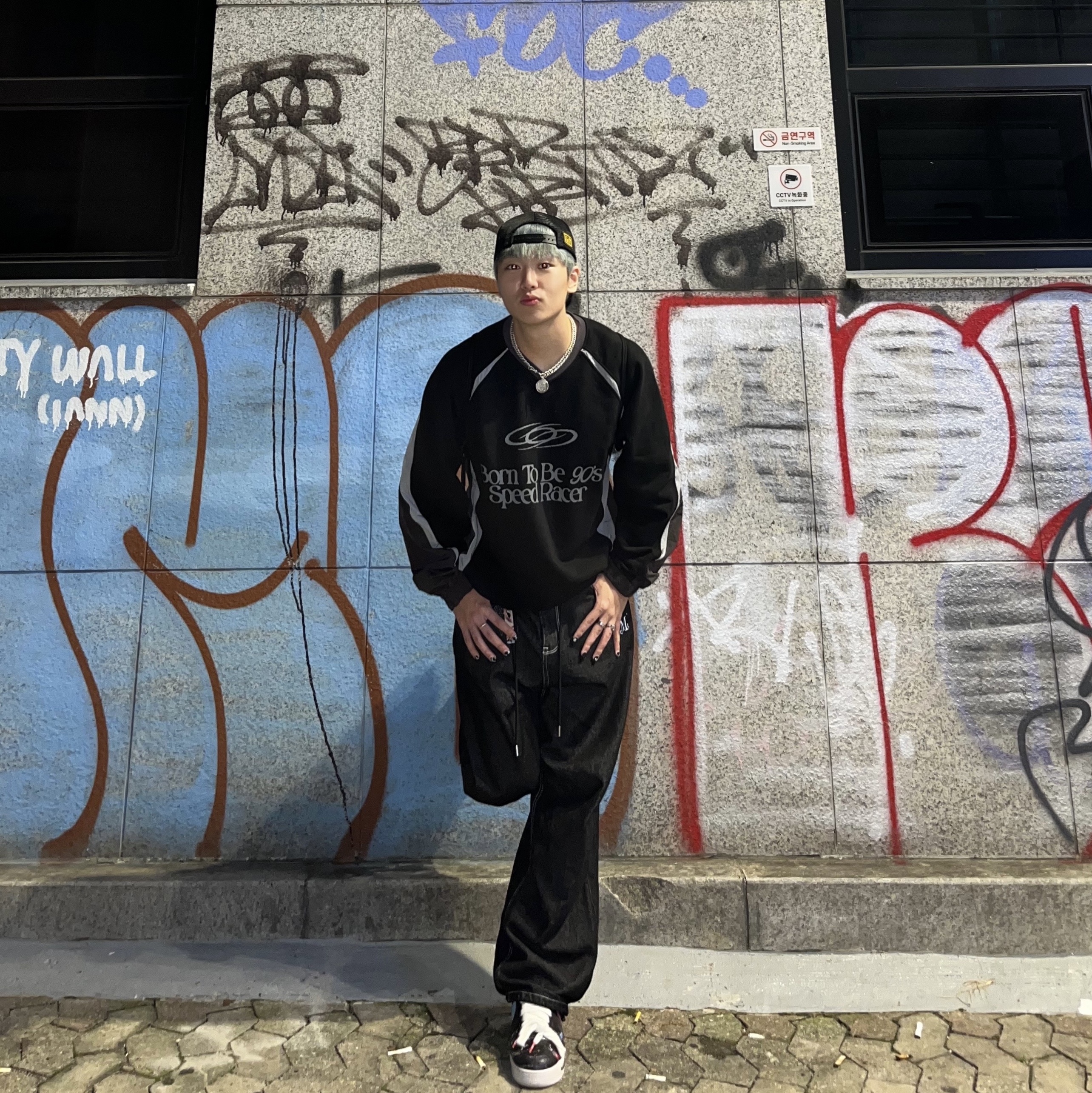 Honey Scoop House HNY Logo Trucker Cap Black, Sony WH-1000XM5 Black (Korean Ver.) 착용 스타일 - 3