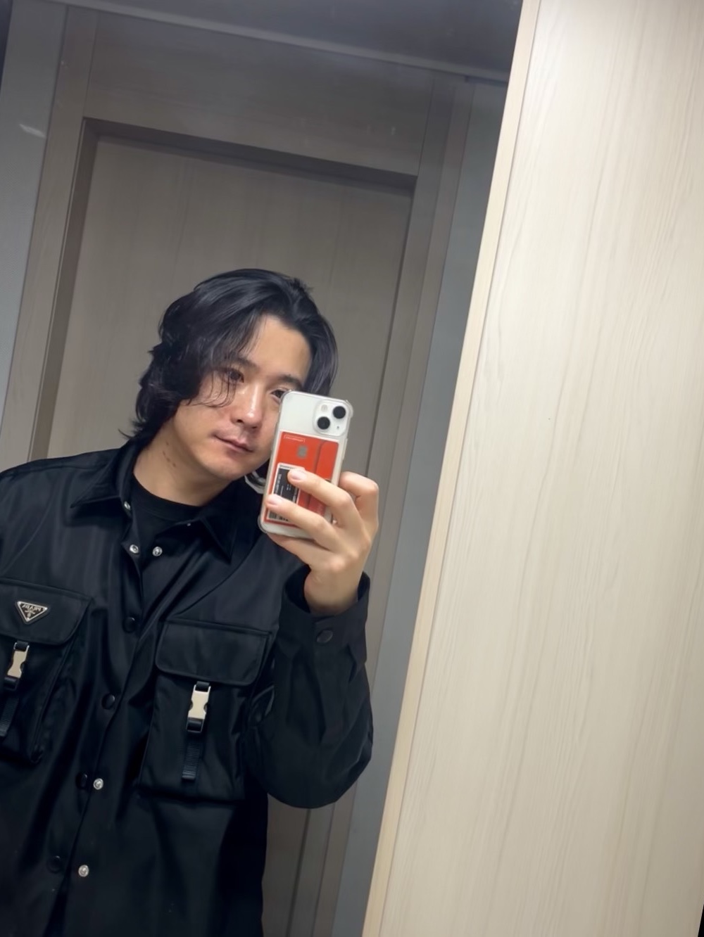 Prada Re-Nylon Shirt Black 착용 스타일