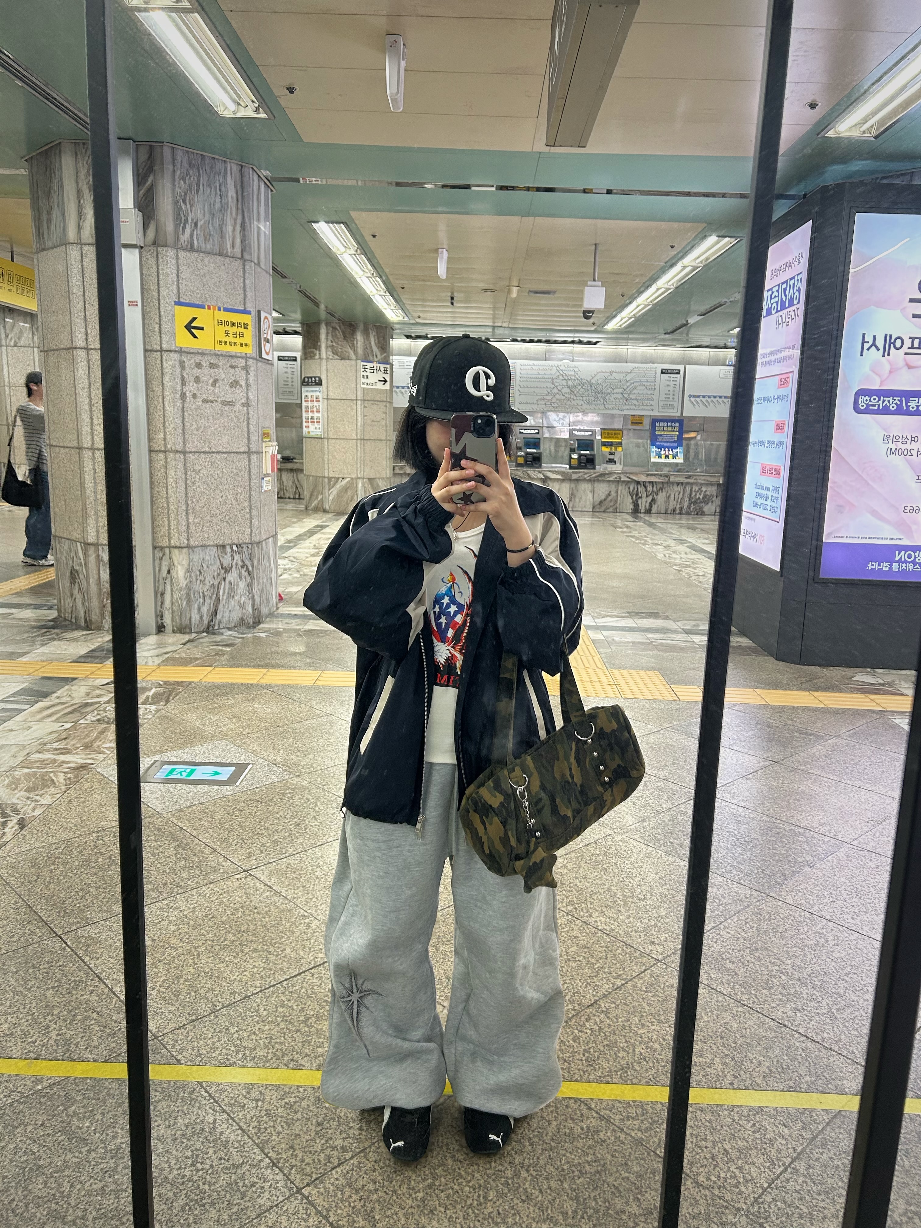 SLOW RECORD HOUSE Piping Line Windbreaker Navy 착용 스타일 - 10
