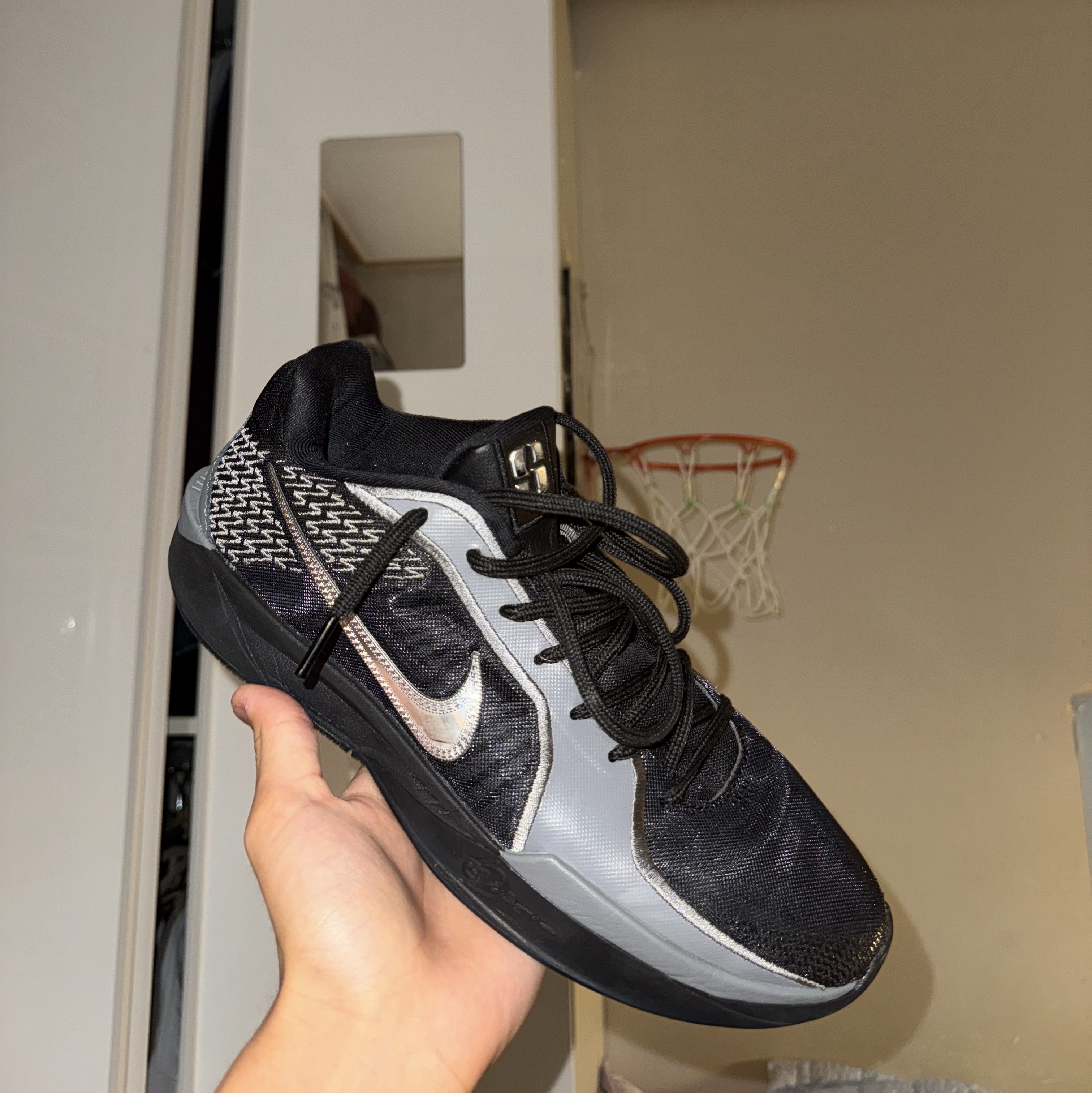 Nike Sabrina 2 EP Mirrored Black Smoke Grey 착용 스타일 - 2