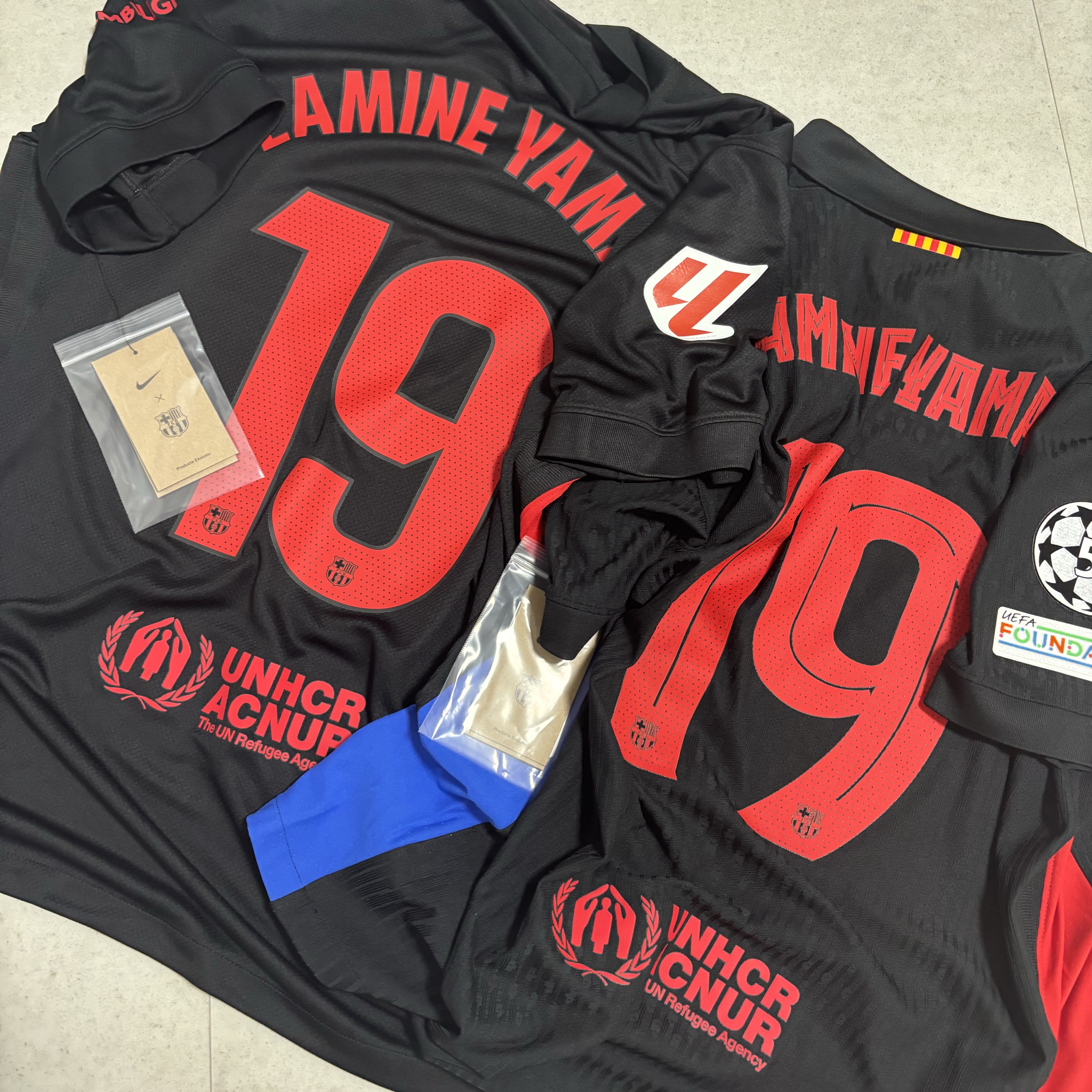 Nike FC Barcelona 2024/25 Stadium Away Dri-Fit Football Replica Jersey Black Hyper Royal (Non Marking Ver.) 착용 스타일 - 1