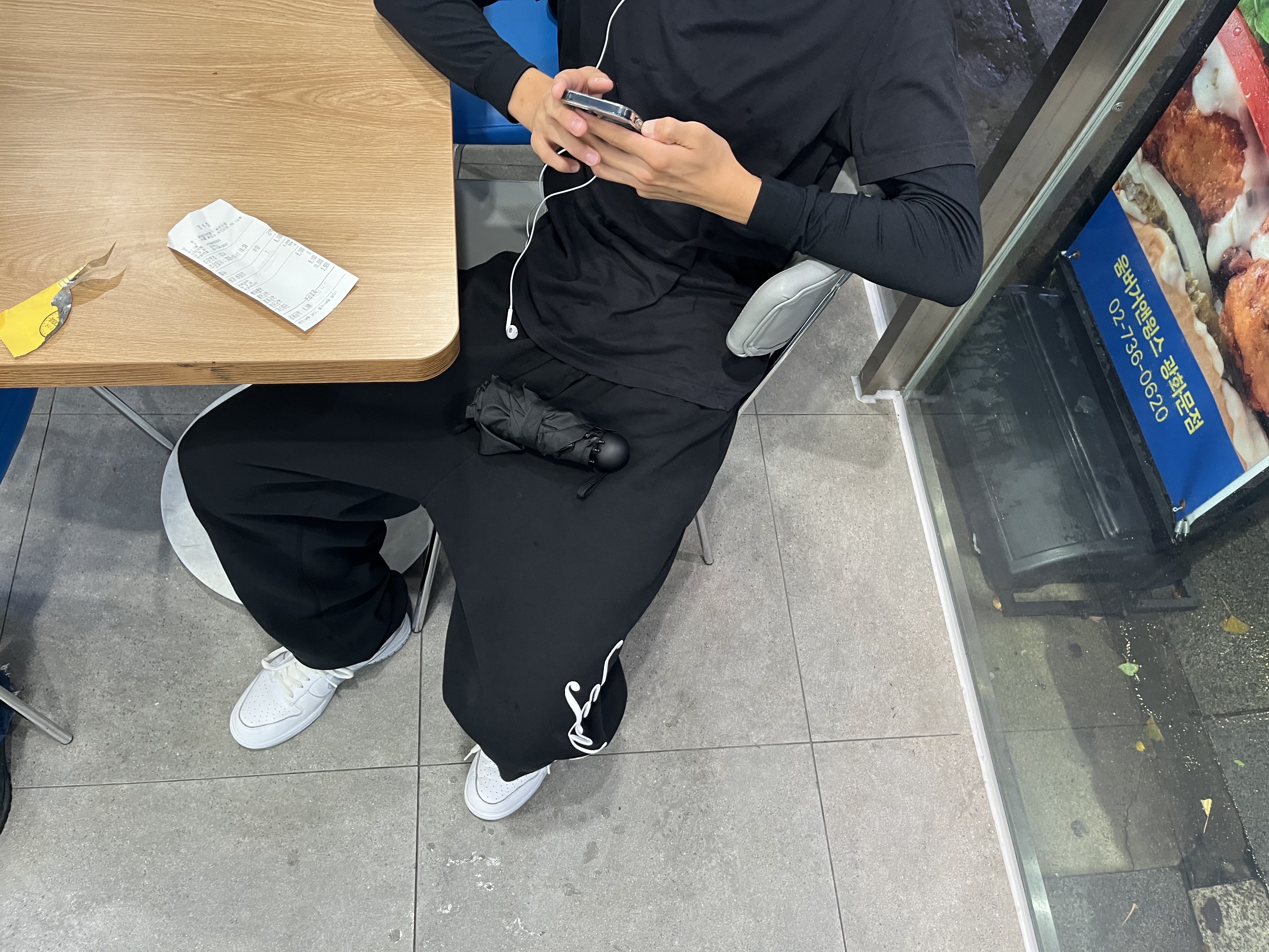Nike x Supreme SB Dunk Low White, Supreme Embroidered Script Sweatpant Black - 24FW 착용 스타일