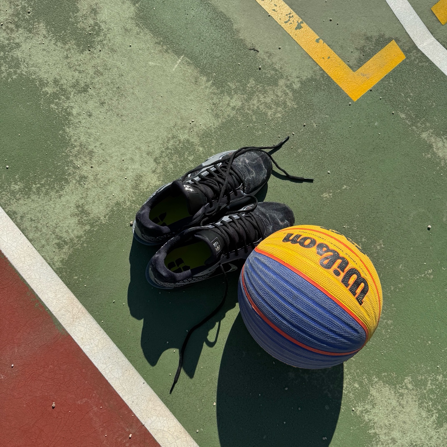 Nike Sabrina 2 EP Mirrored Black Smoke Grey 착용 스타일 - 4