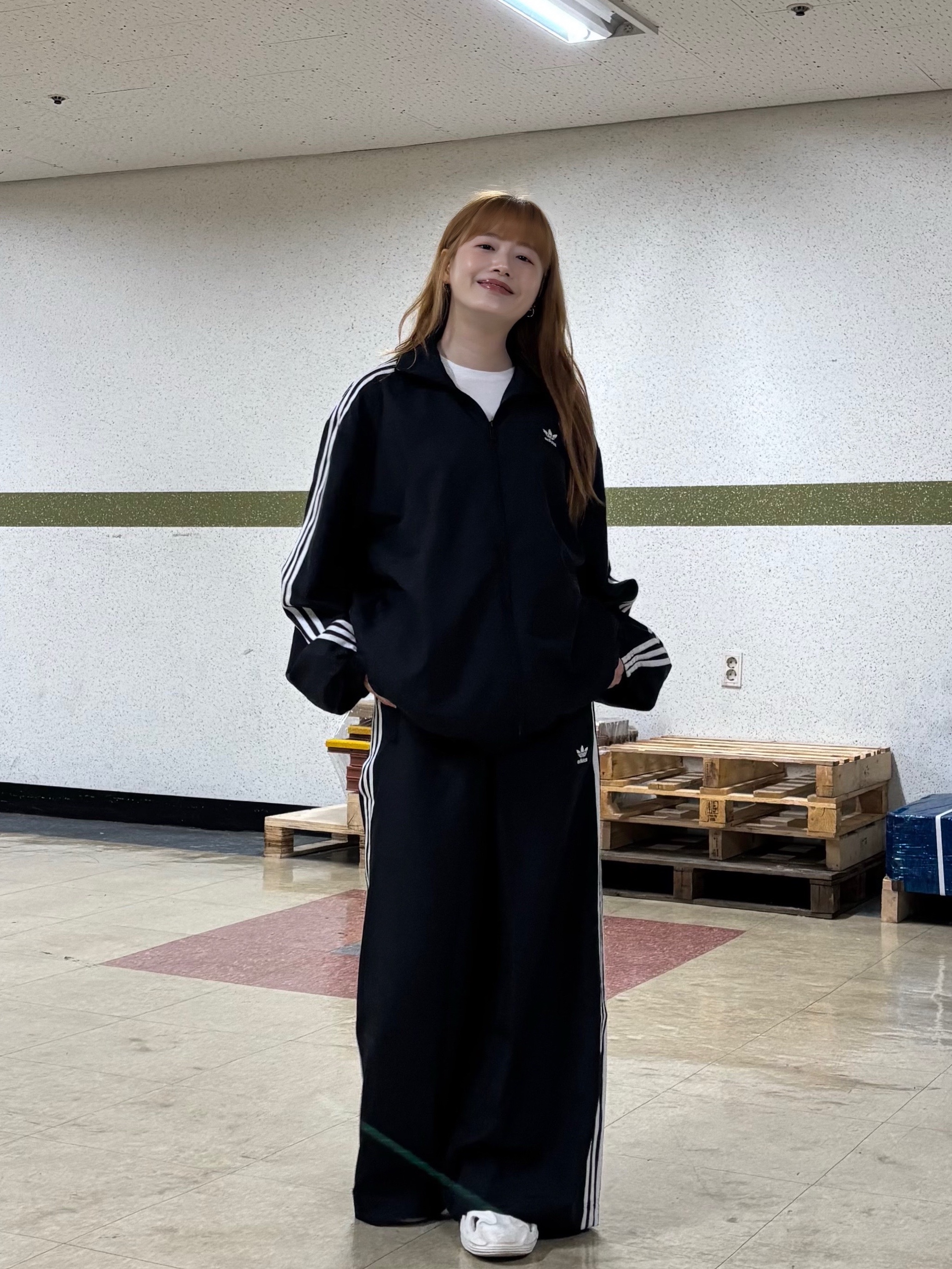 (W) Adidas Adilenium Season 3 Oversized Track Top Black - KR Sizing, (W) Adidas Adilenium Season 3 Oversized Track Pants Black - KR Sizing 착용 스타일 - 6