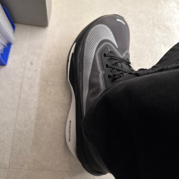Nike Zoom Fly 6 Black Light Smoke Grey 착용 스타일 - 2